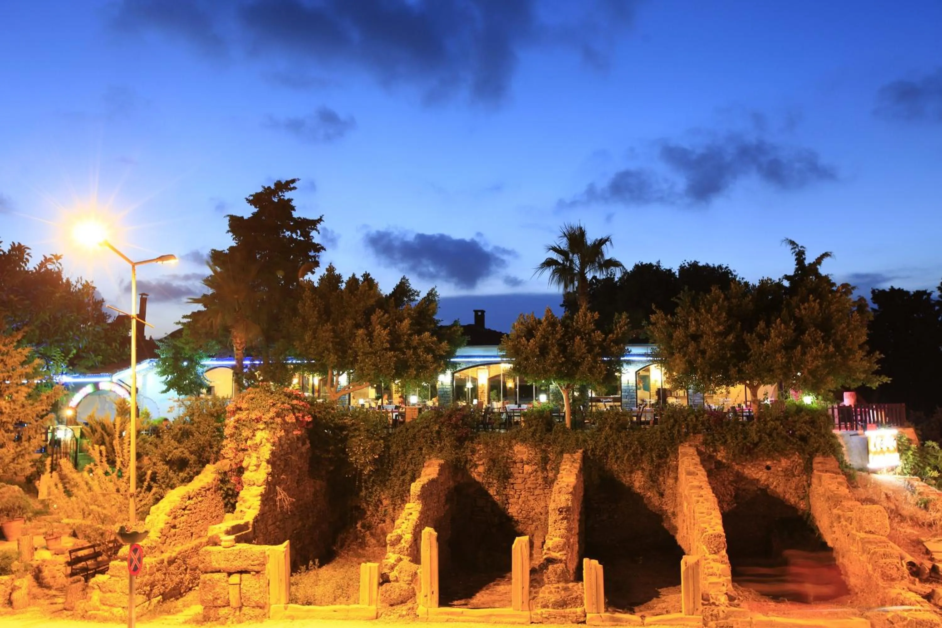 Restaurant/places to eat in Leda Beach Hotel