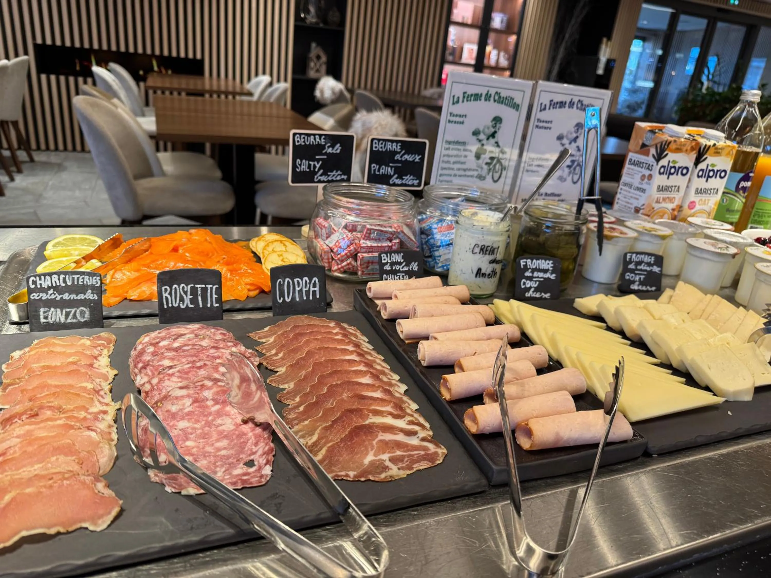 Buffet breakfast in Résidence Odalys l'Éclose