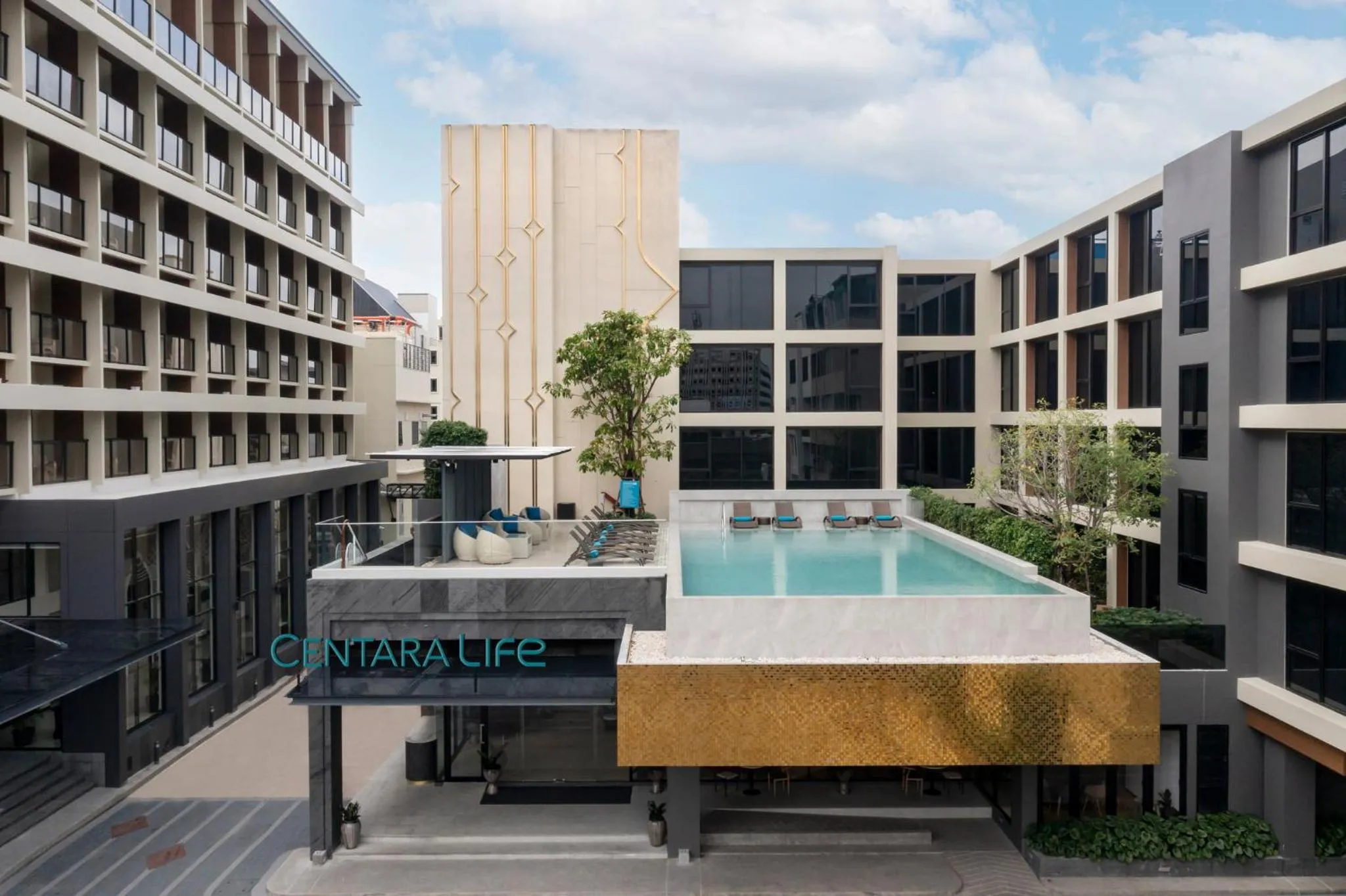 Property building in Centara Life Hotel Bangkok Phra Nakhon