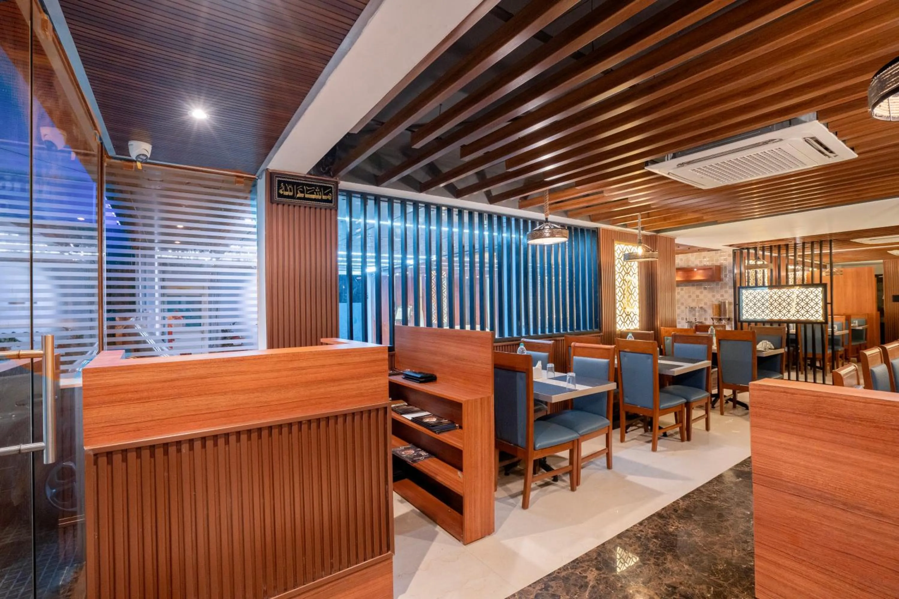 Restaurant/places to eat in Park Avenue Hotel Nungambakkam