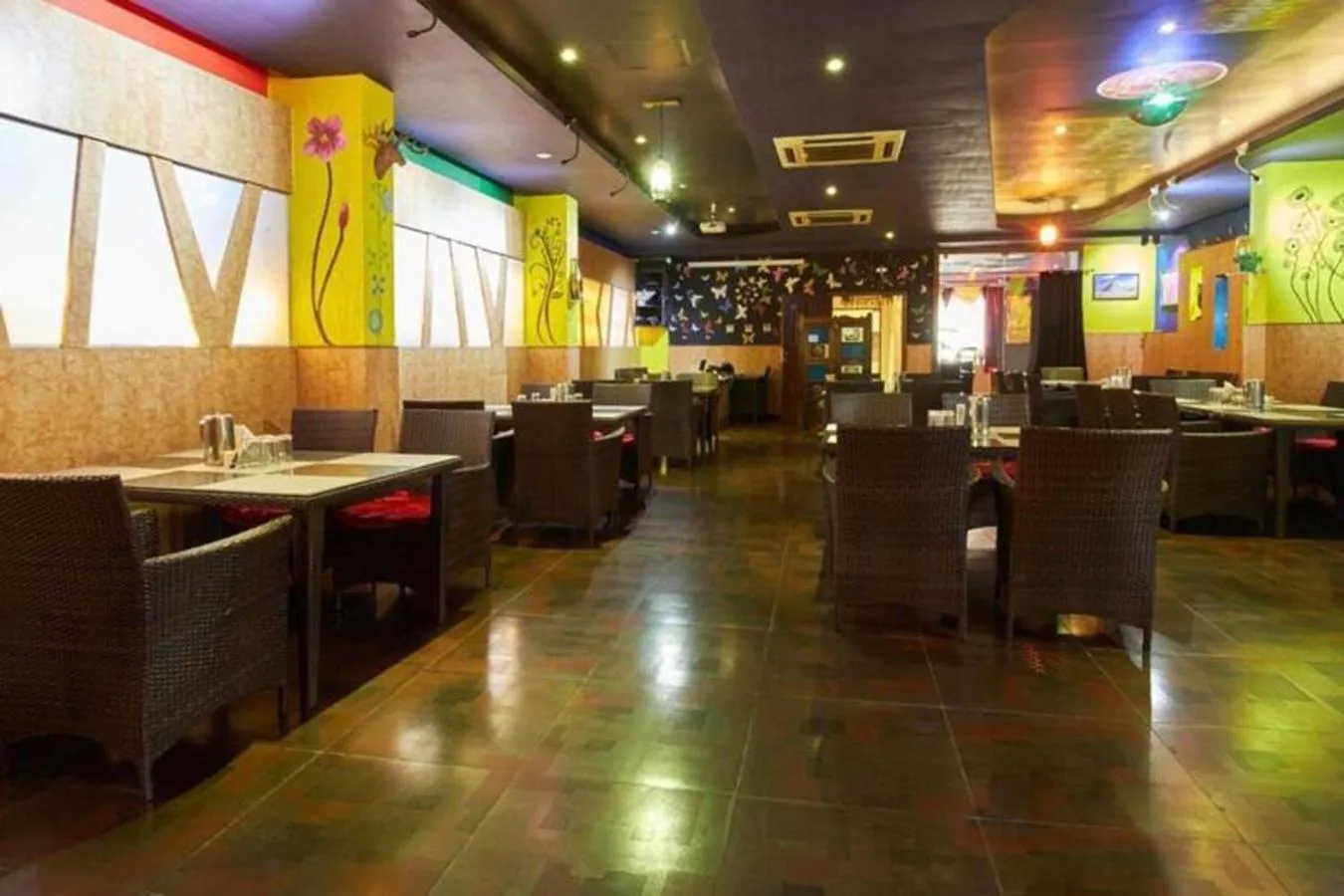 Restaurant/places to eat in THE PEBBLE Boutique Hotel