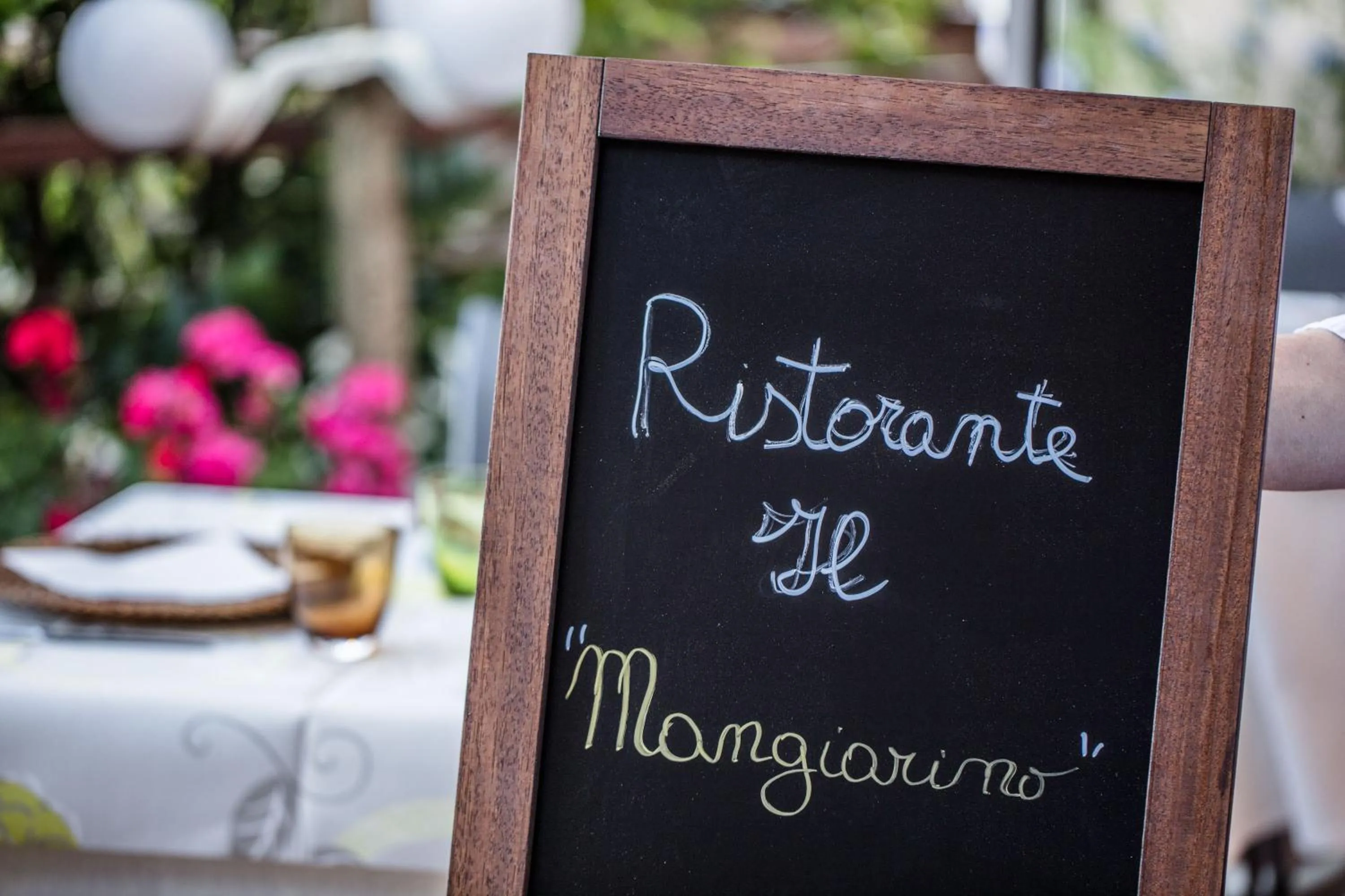 Restaurant/places to eat in Hotel Umbria