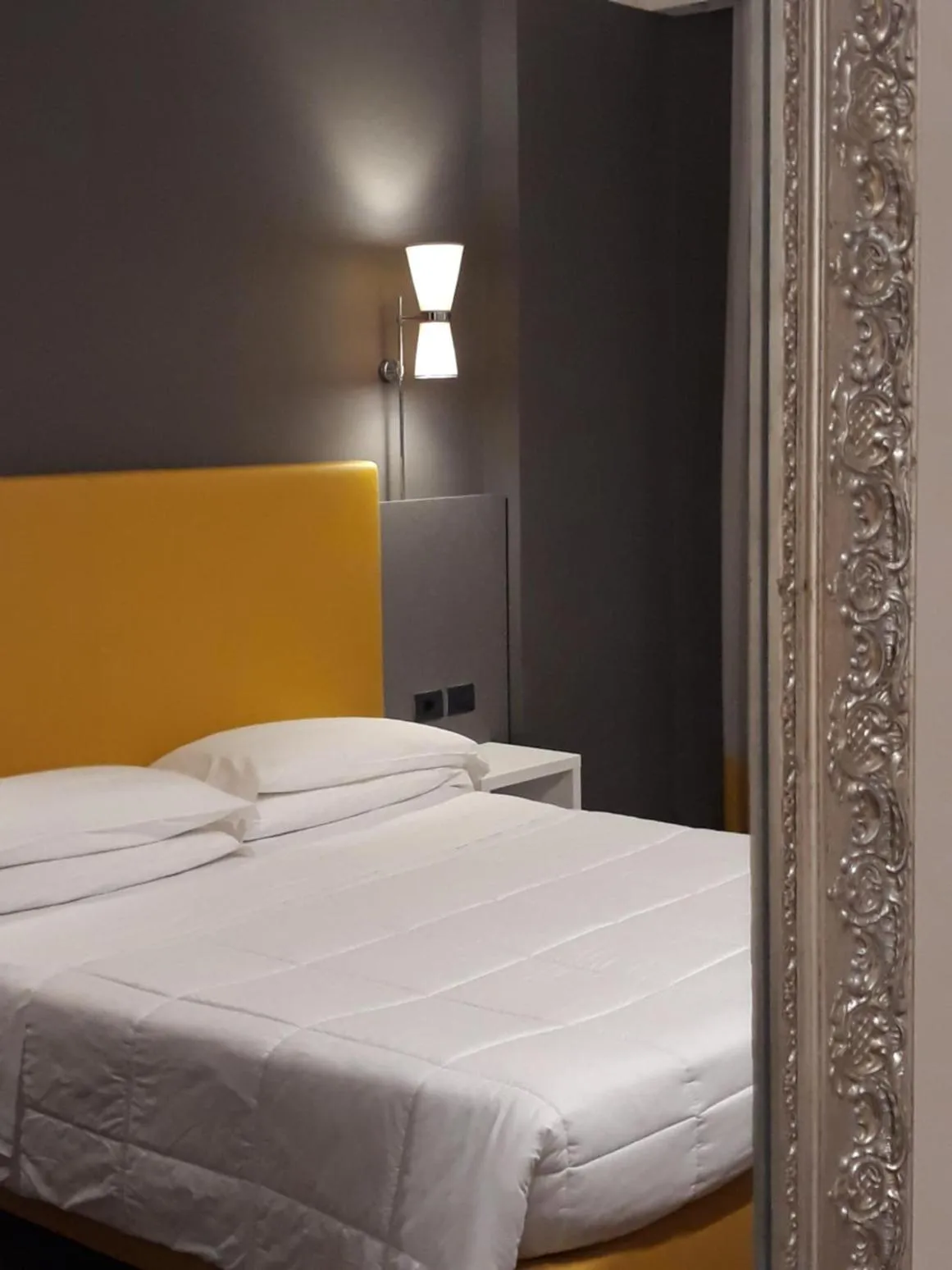 Bed in Hotel Umbria