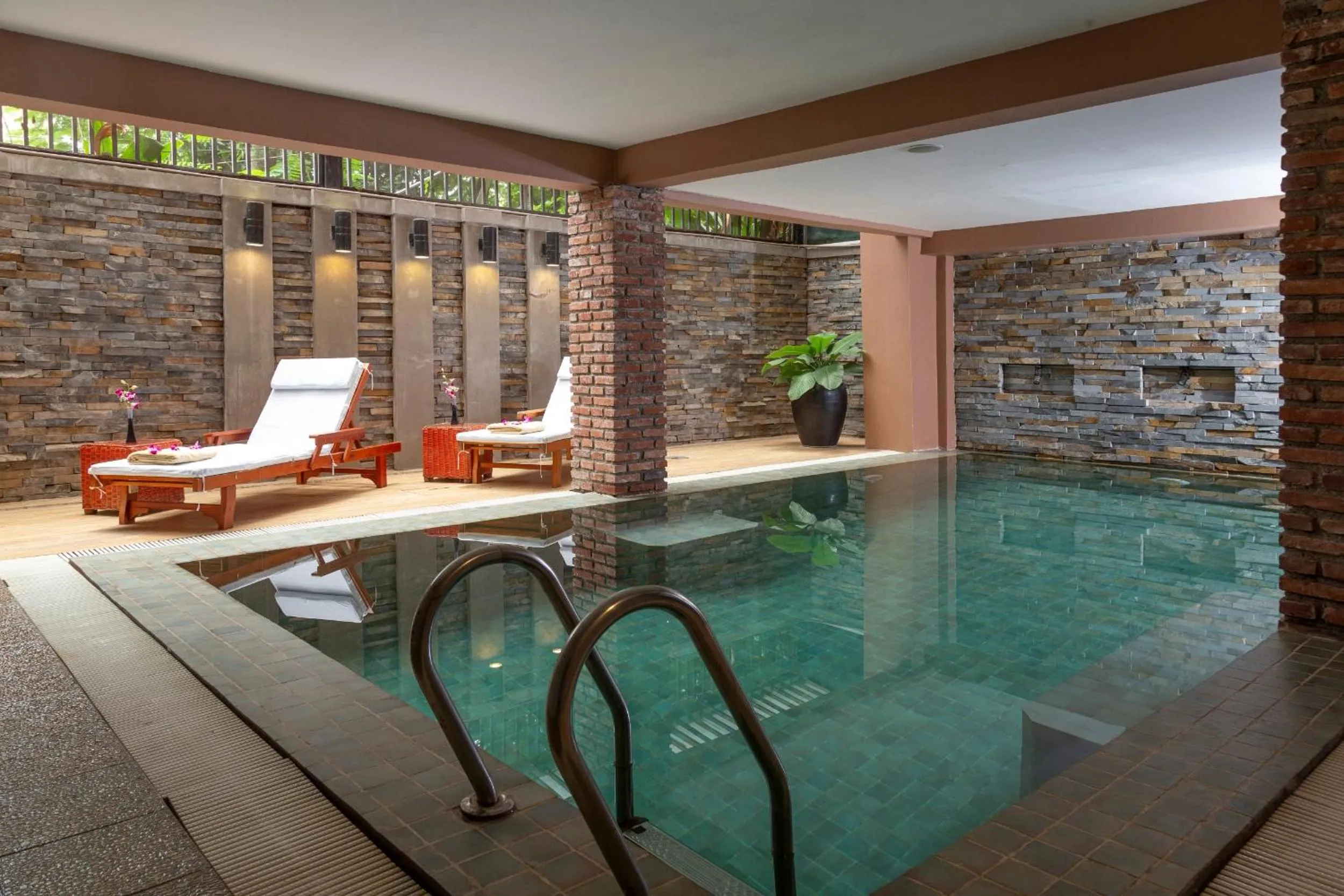 Swimming pool in Anik Boutique Hotel