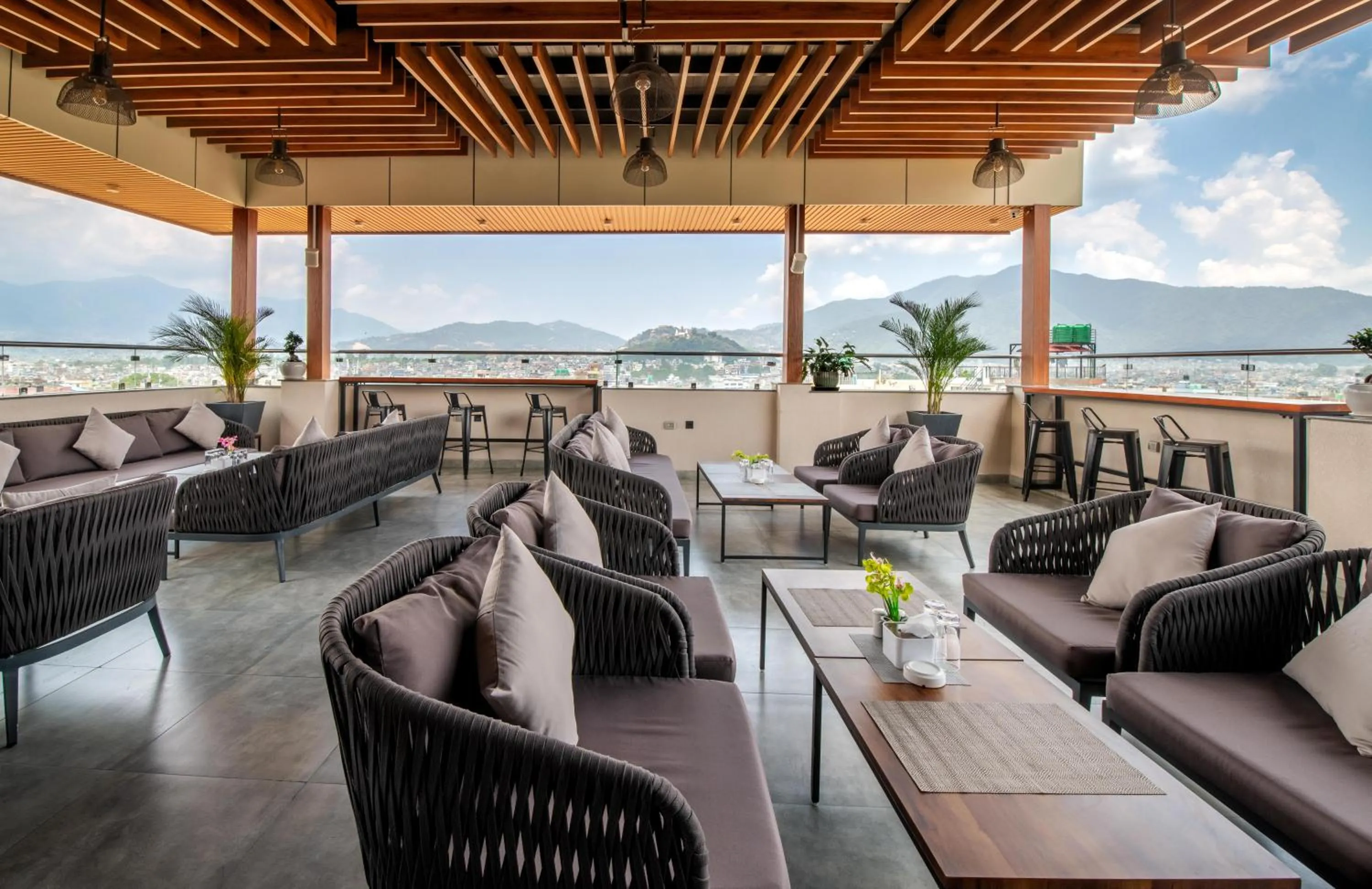 Restaurant/places to eat in Mila Hotel