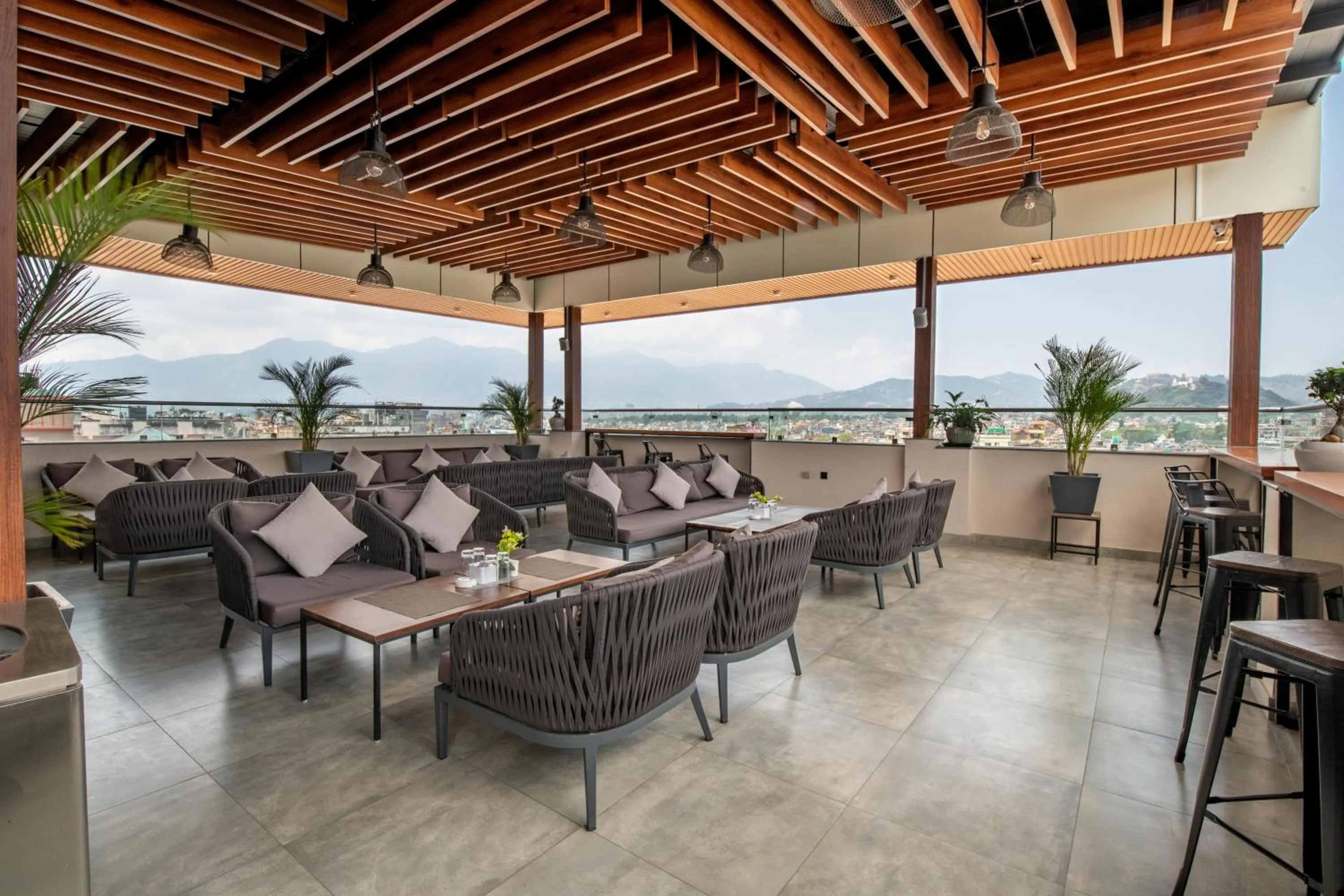 Restaurant/places to eat in Mila Hotel