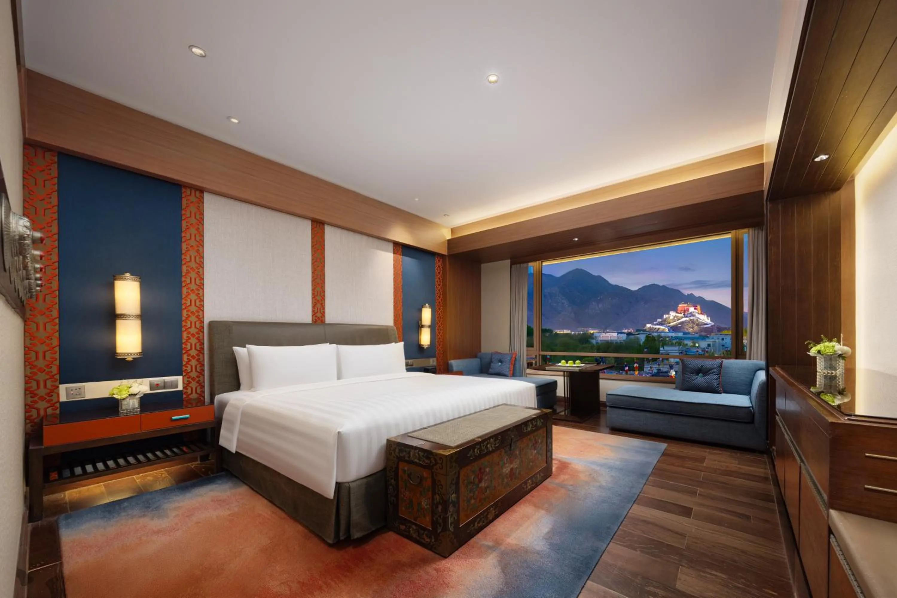 Bed in Shangri-La Lhasa