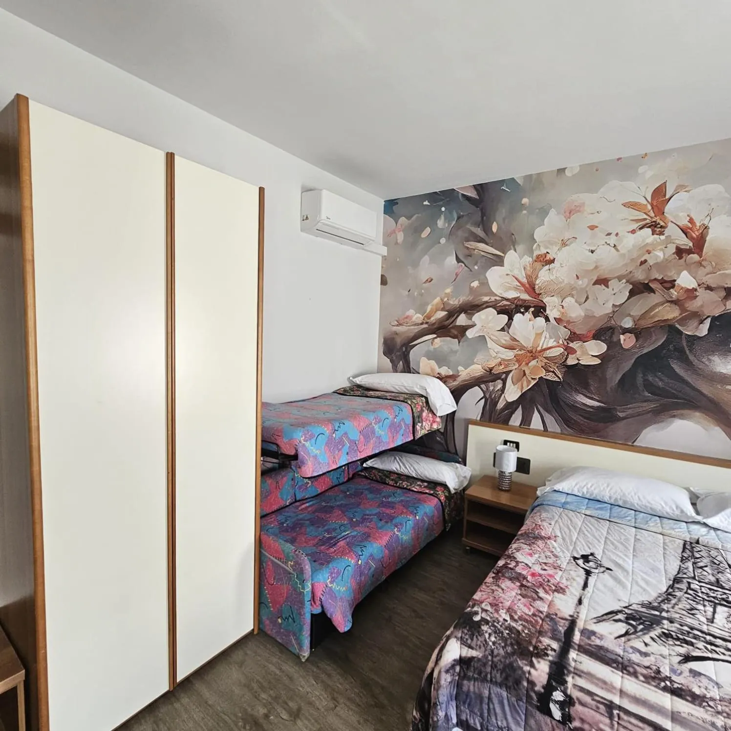 Photo of the whole room, Bed in Hotel City Verona