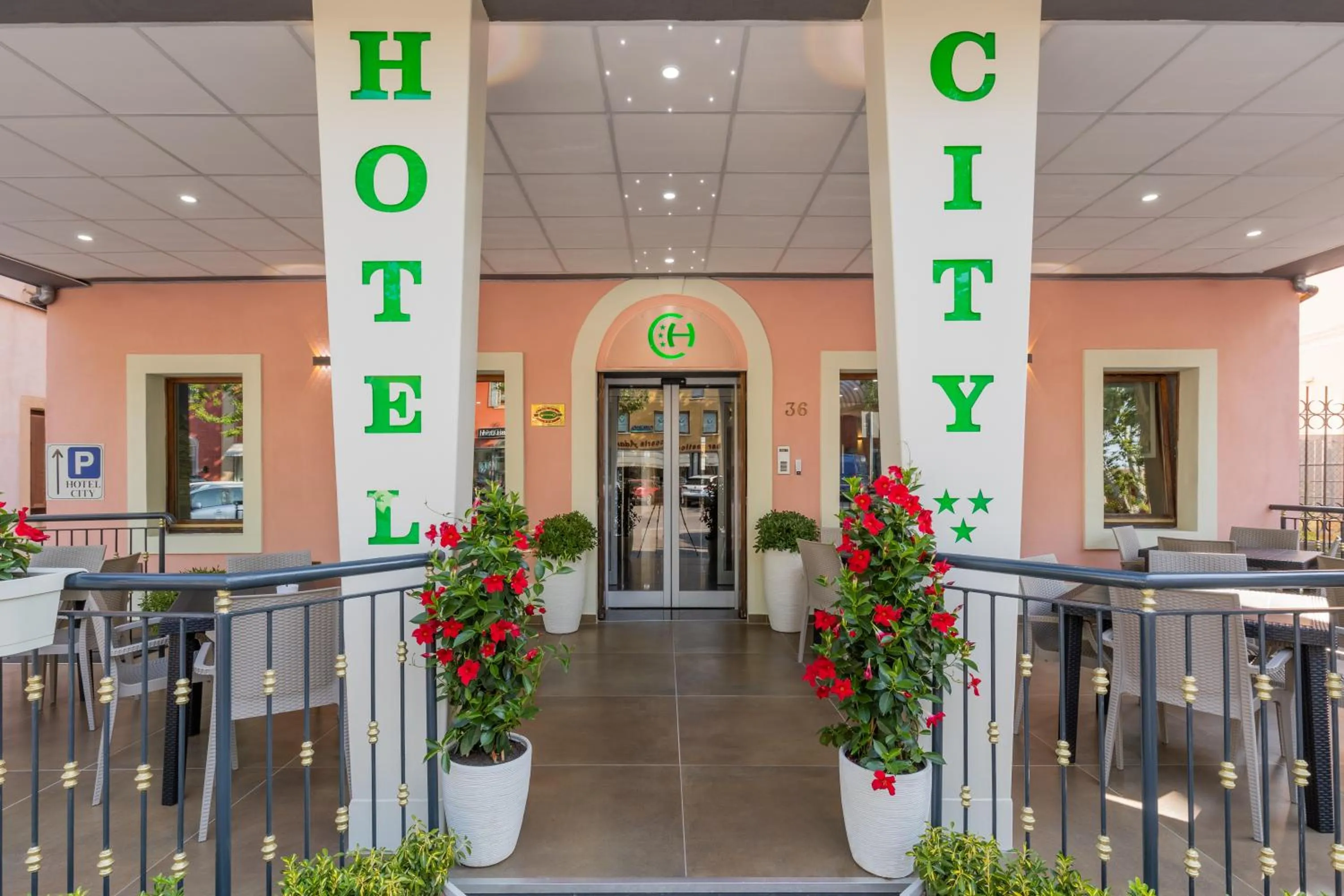 Facade/entrance in Hotel City Verona