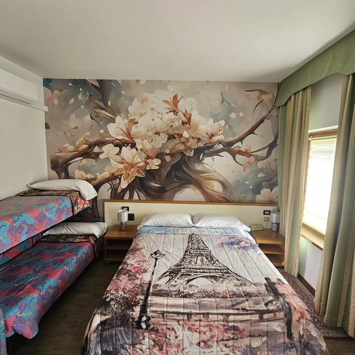 Photo of the whole room, Bed in Hotel City Verona