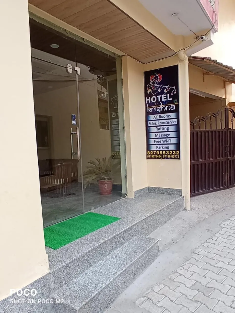 Facade/entrance in Hotel Krishna Rishikesh