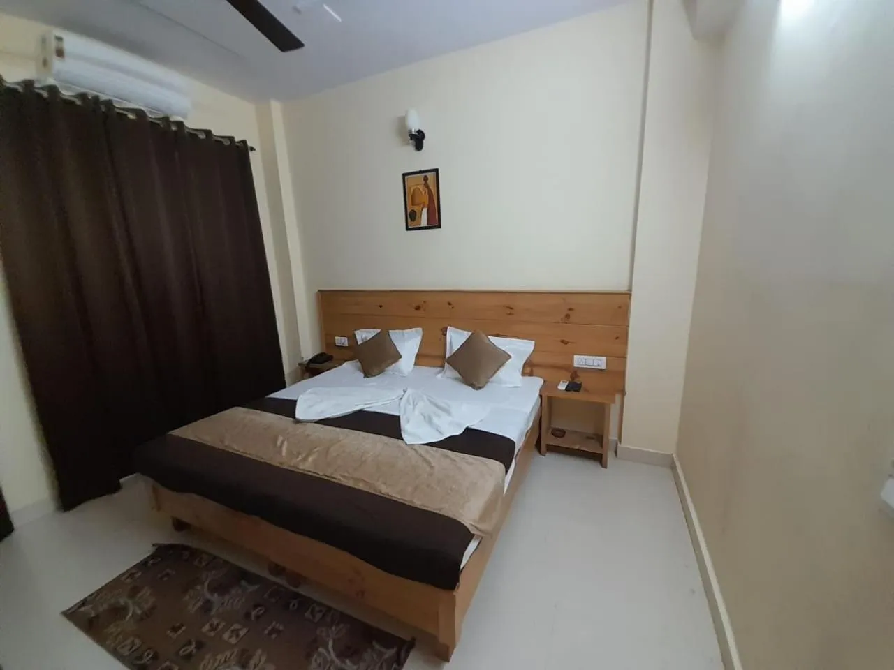 Photo of the whole room, Bed in Hotel Krishna Rishikesh