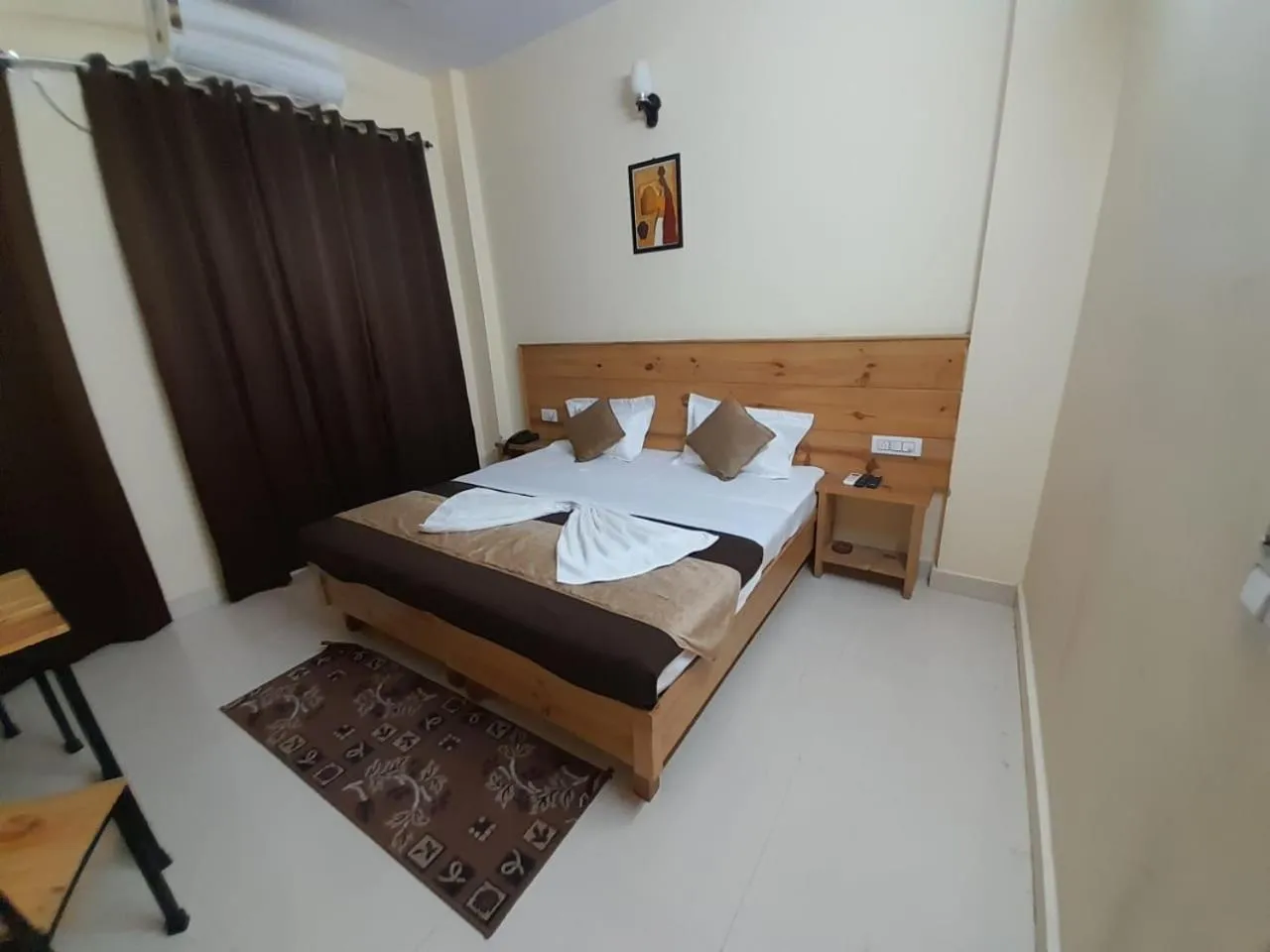 Bedroom, Bed in Hotel Krishna Rishikesh