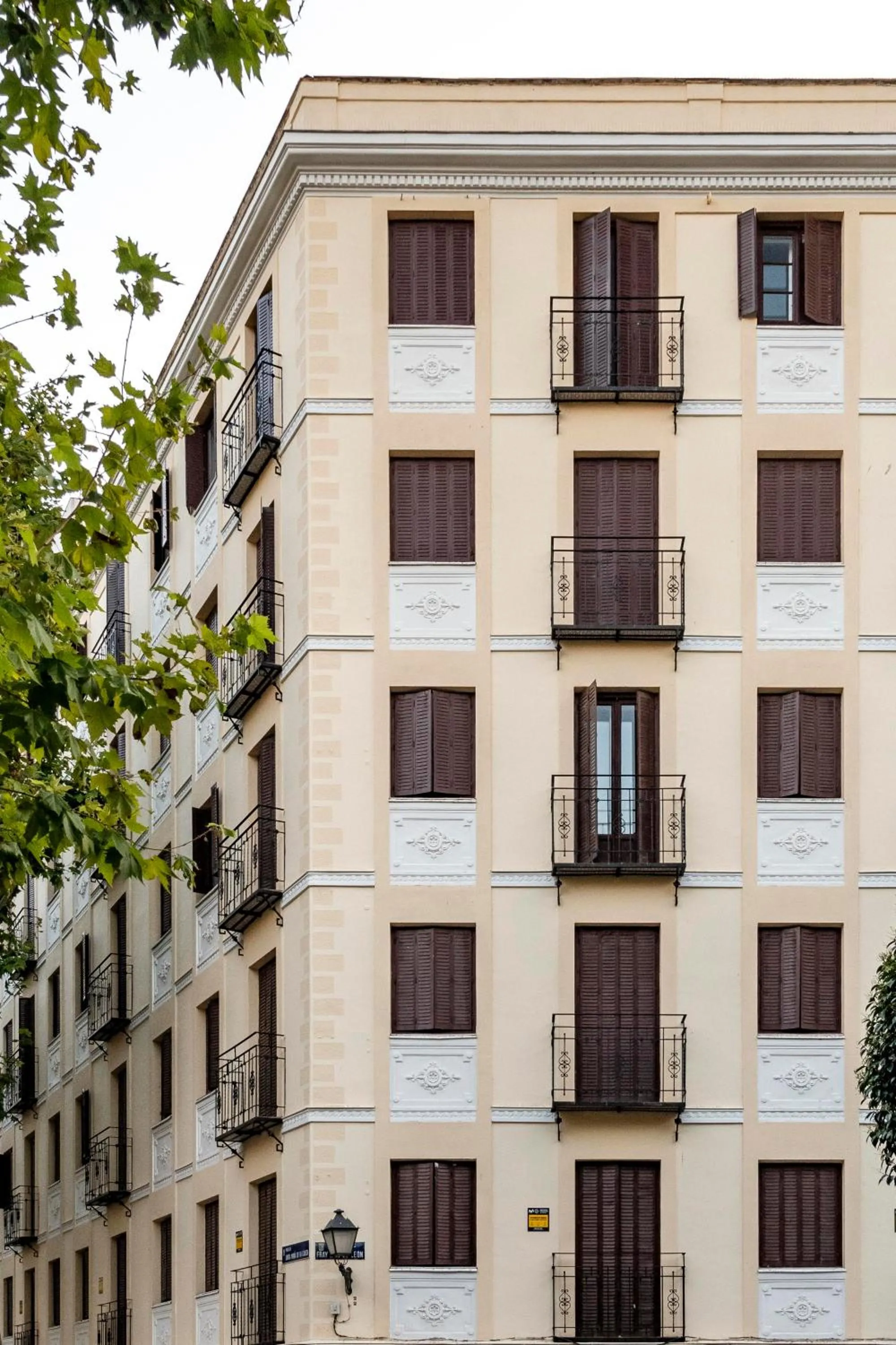 Property building in Bob W Arte