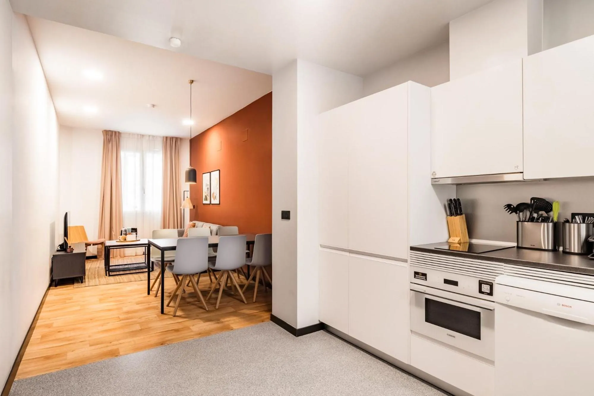 Photo of the whole room in Bob W Arte