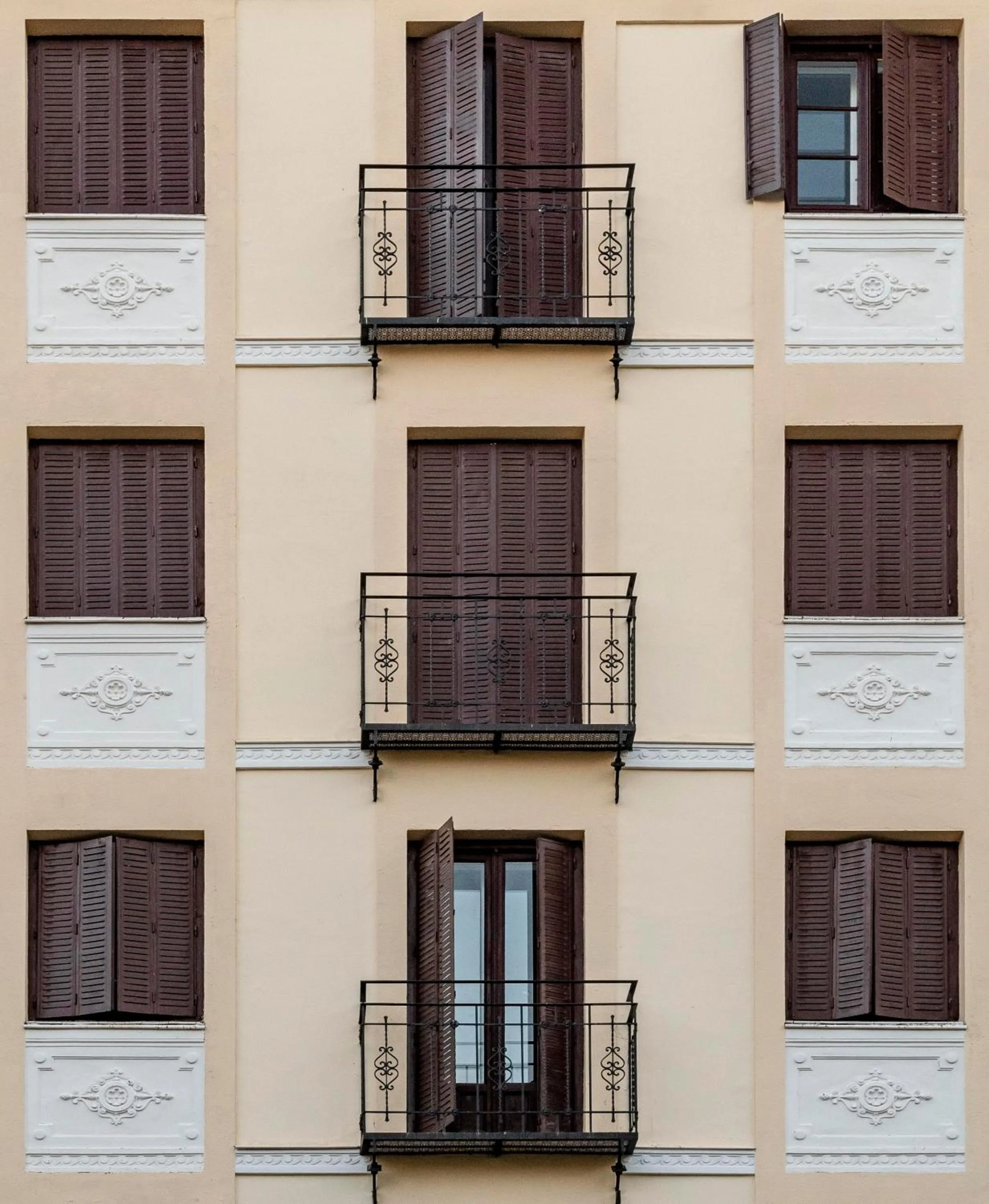 Property building in Bob W Arte