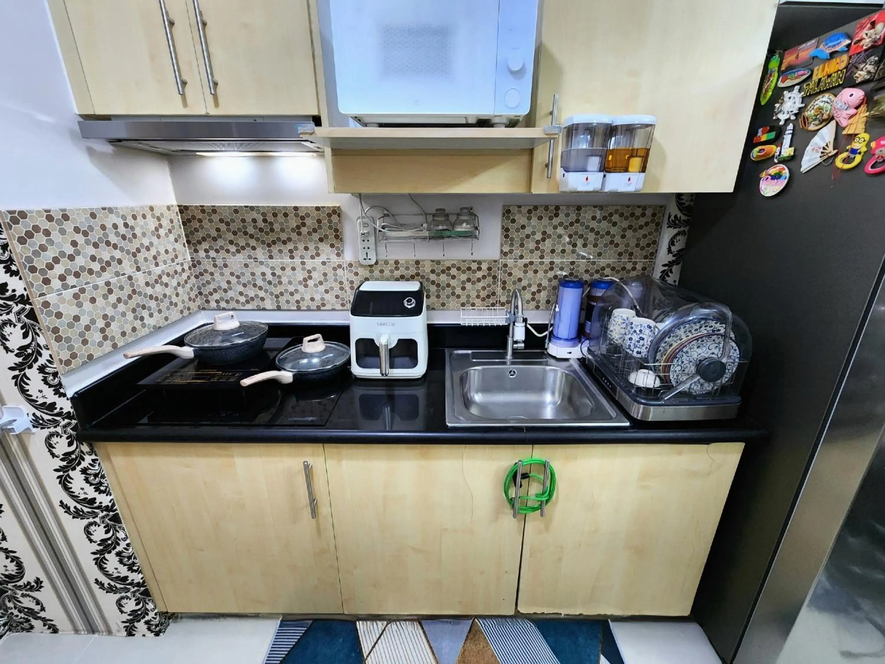 Kitchen or kitchenette in Elegant Studio at Grass Residences 1-5 persons only, Quezon City