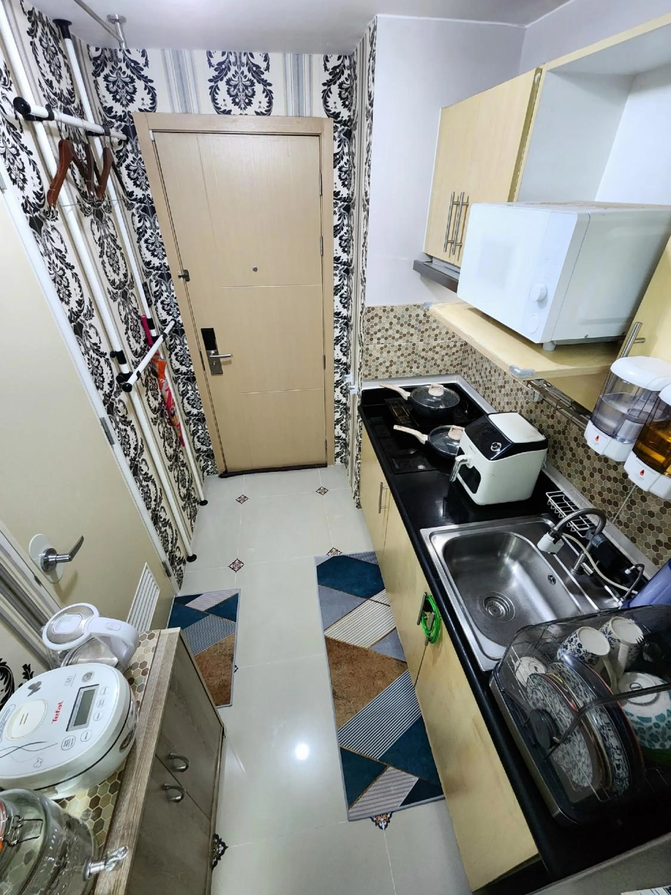 Kitchen or kitchenette in Elegant Studio at Grass Residences 1-5 persons only, Quezon City