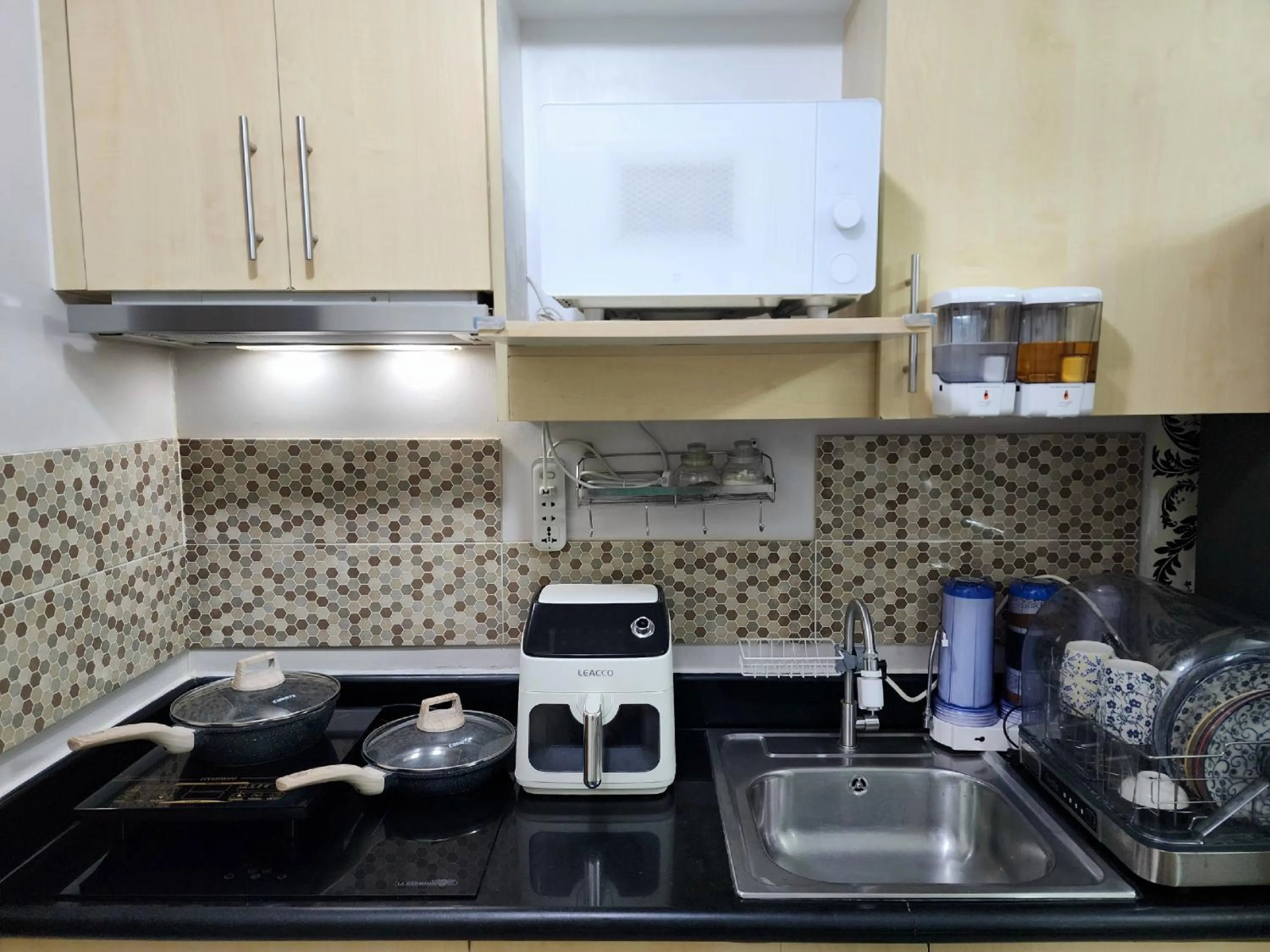 Kitchen or kitchenette in Elegant Studio at Grass Residences 1-5 persons only, Quezon City