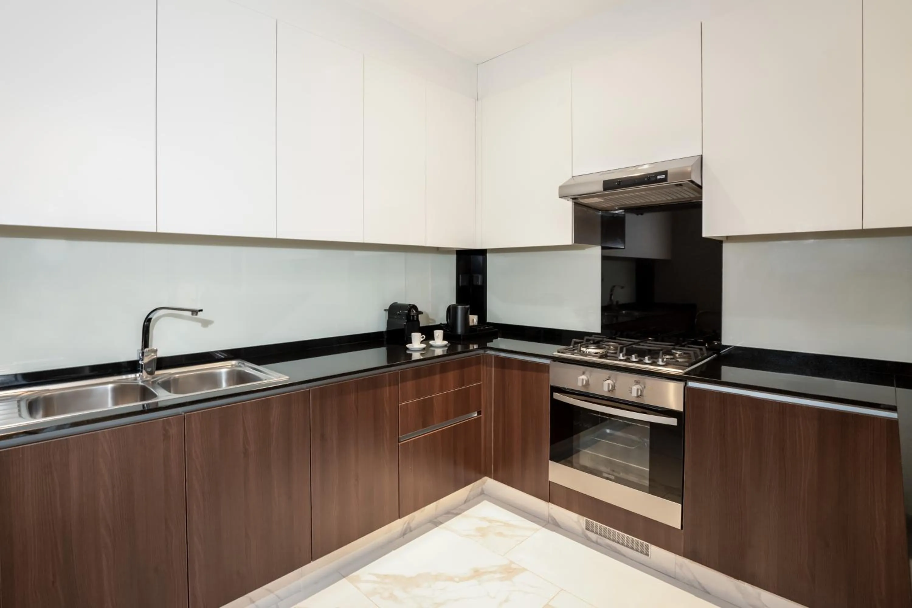 Kitchen or kitchenette in Lusso Hometels J One Business Bay