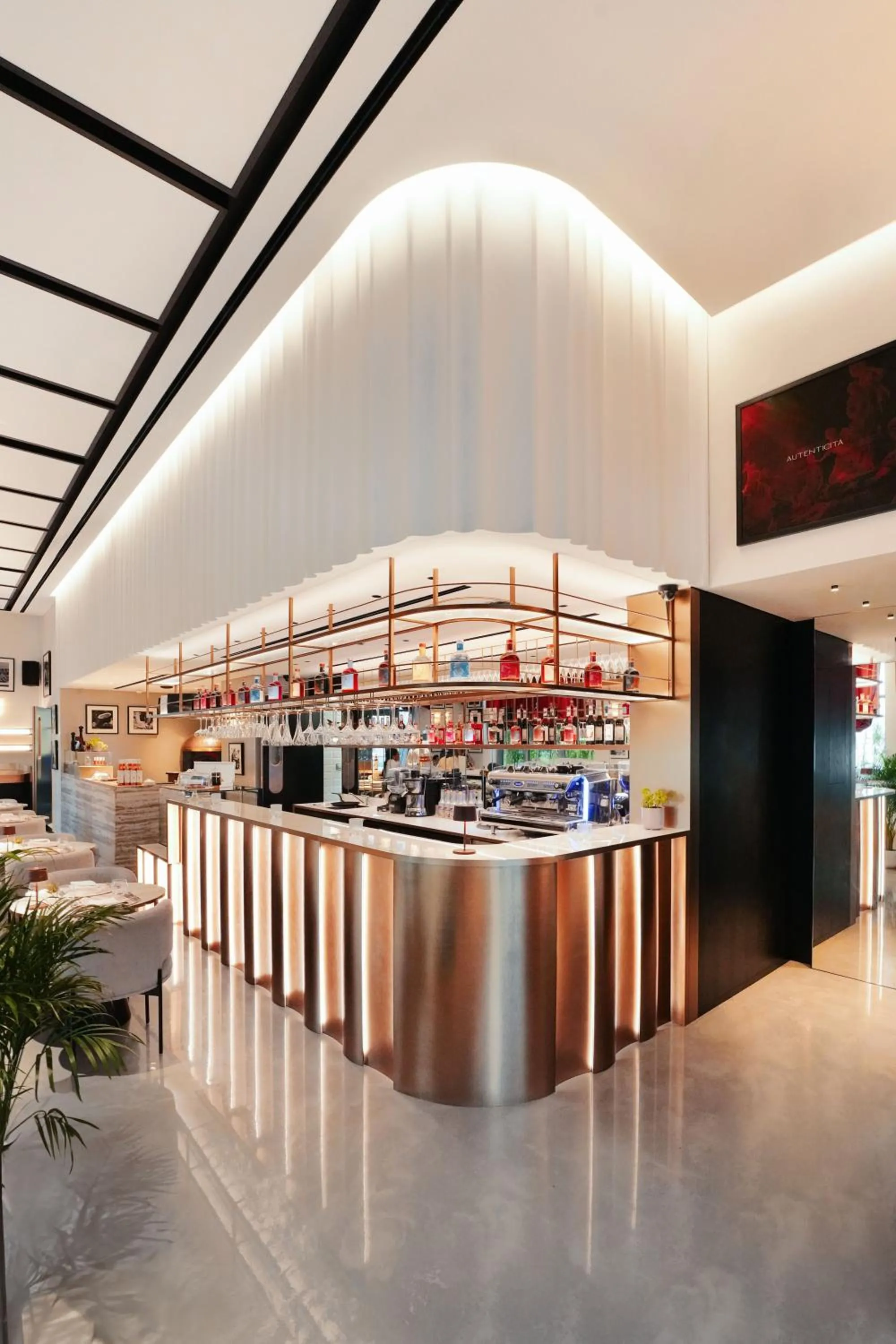 Restaurant/places to eat in Lusso Hometels J One Business Bay