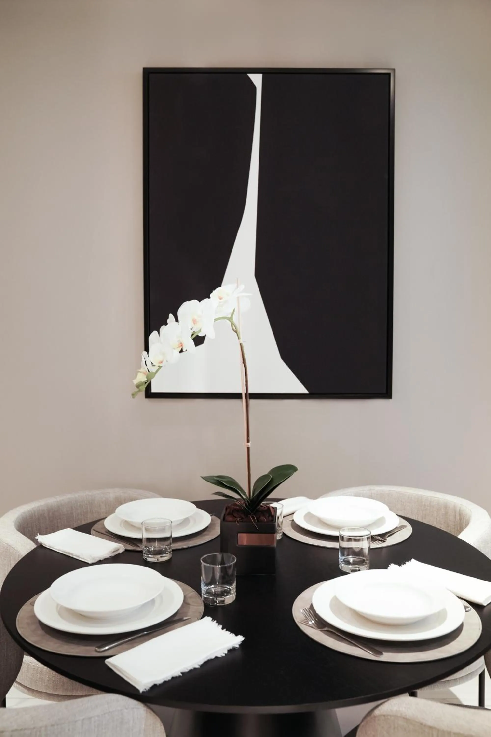 Dining area in Lusso Hometels J One Business Bay