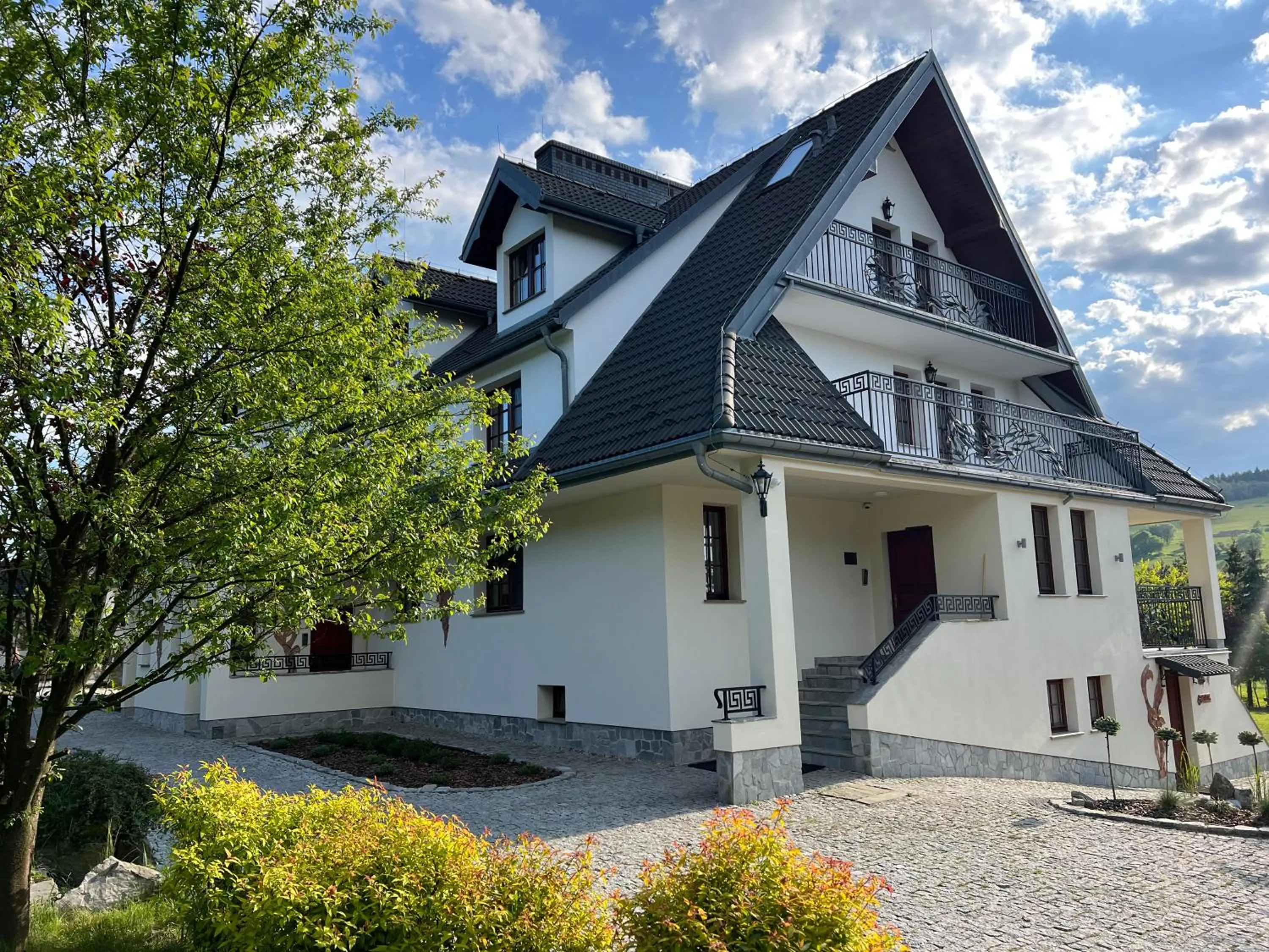 Property building in Końska Dolina