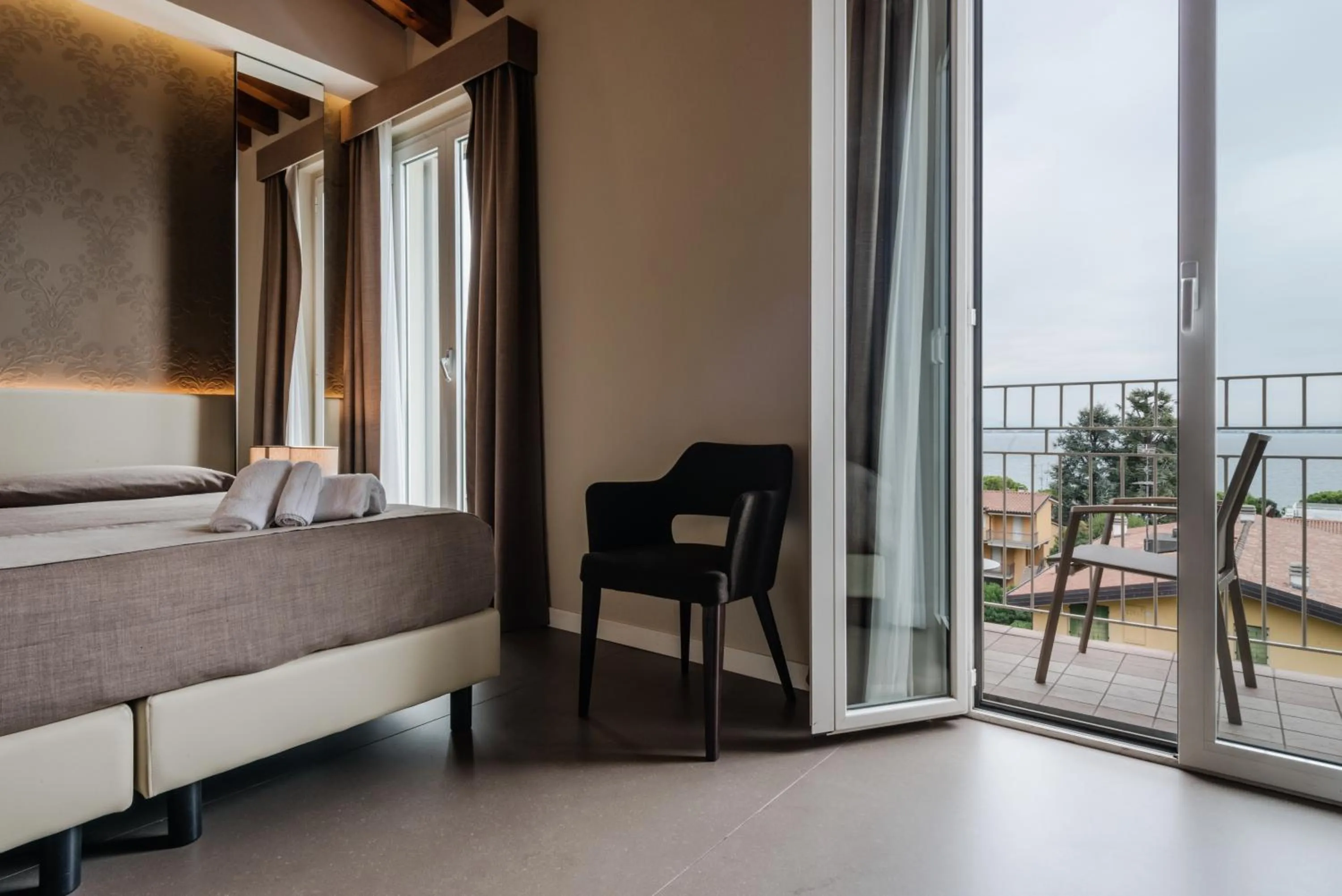 Balcony/Terrace, Bed in Hotel Palazzo del Garda & Spa