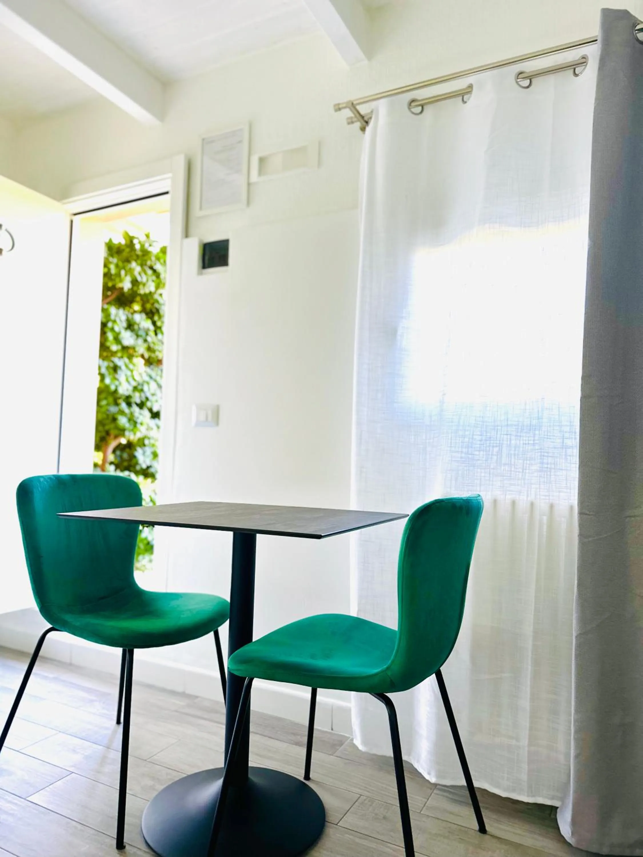 Photo of the whole room in La Casa