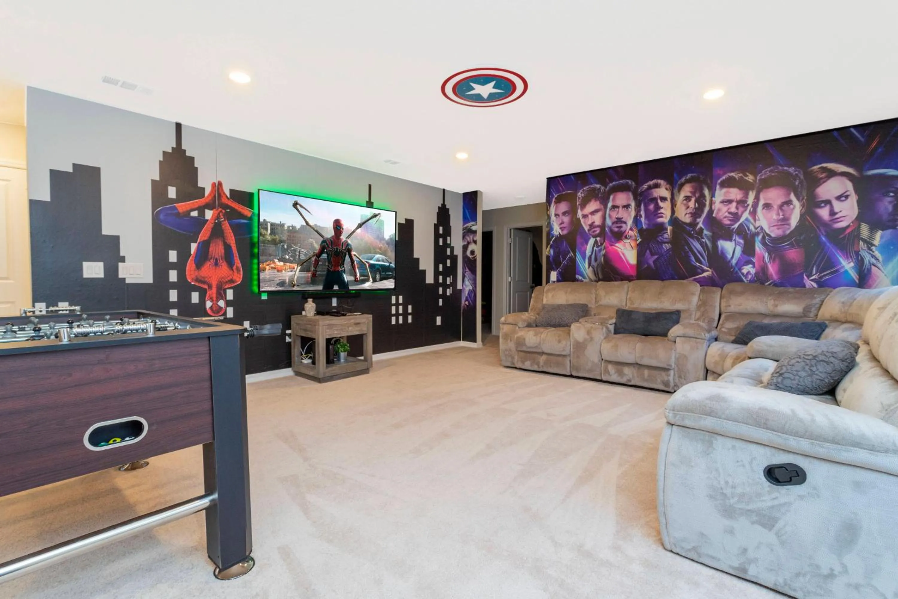 Communal lounge/ TV room in 7-bed w Pool, Game Room and Free Resort Access