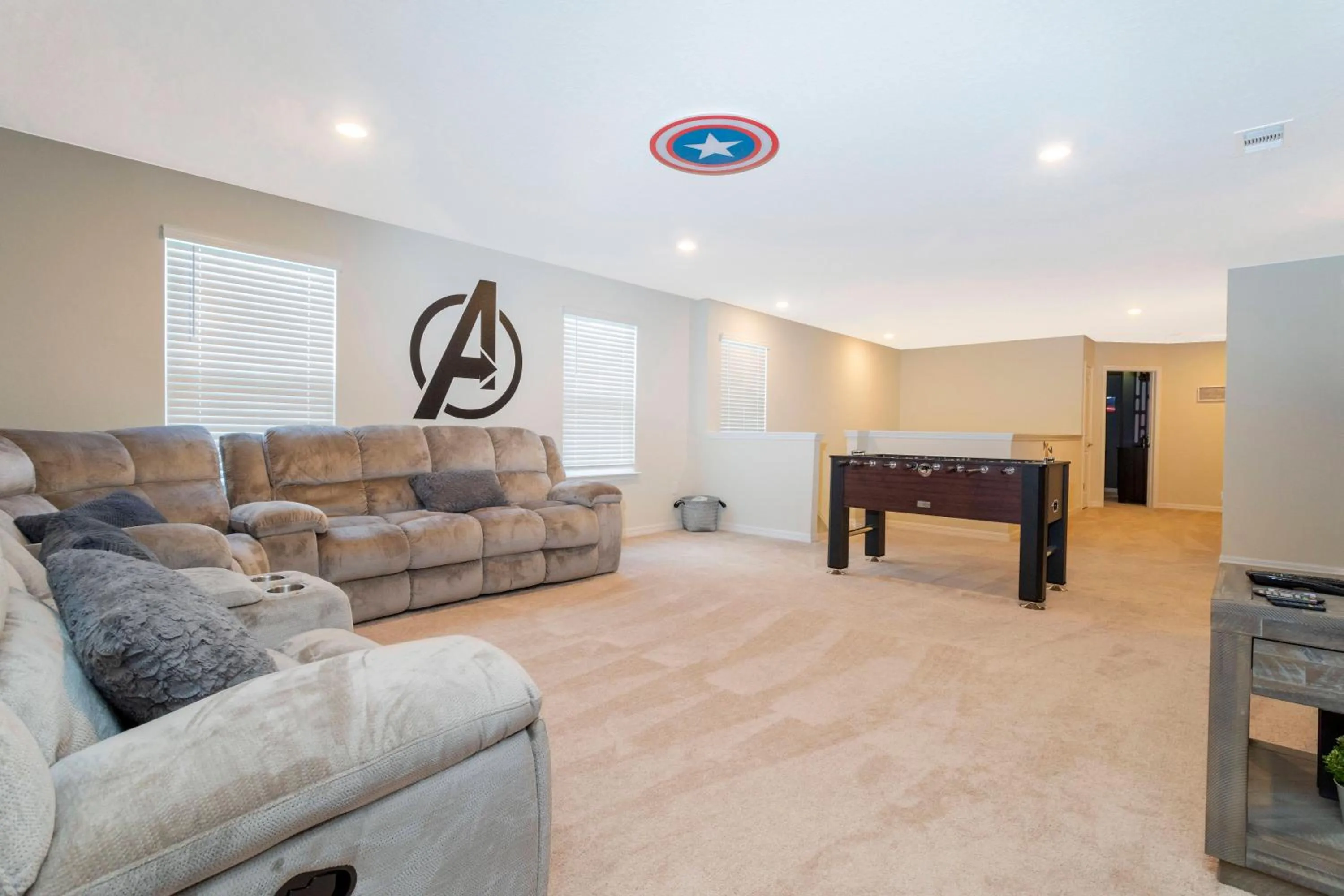 TV and multimedia in 7-bed w Pool, Game Room and Free Resort Access