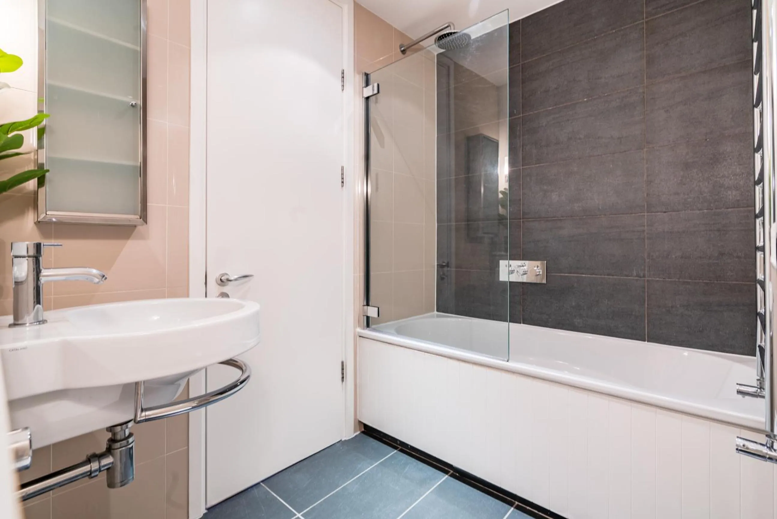 Bathroom in Be London - The Covent Garden Residences