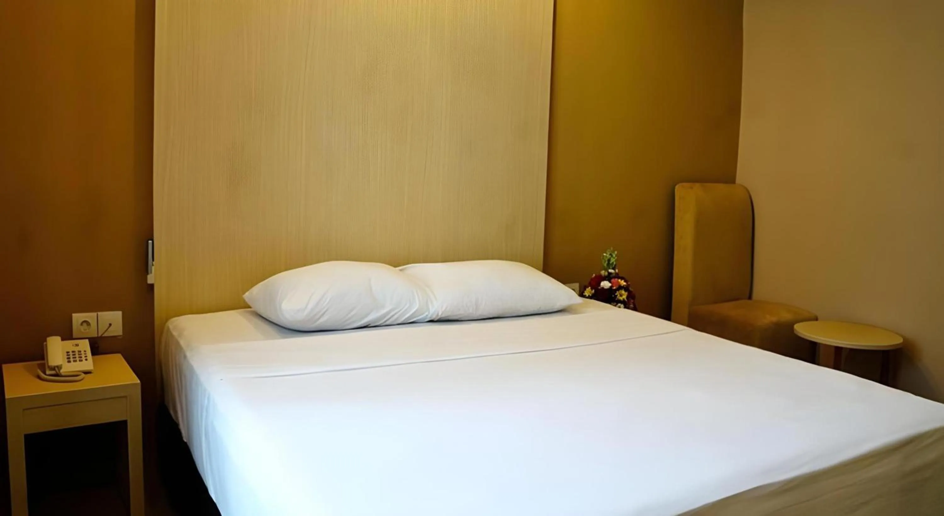 Photo of the whole room, Bed in Collection O Near Bajra Sandi Monumen Formerly Grand Pondok Puri Ayu