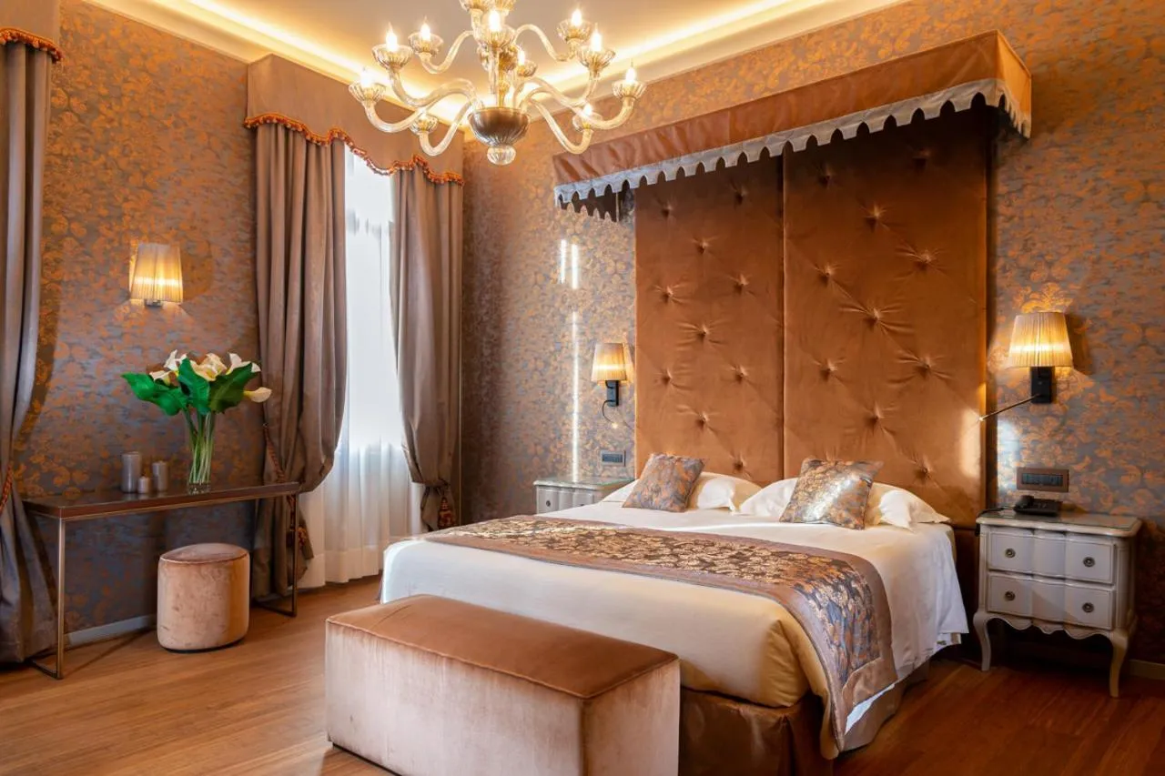 Bed in Hotel Canaletto