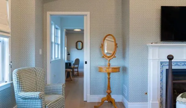 Canoe Place Inn & Cottages