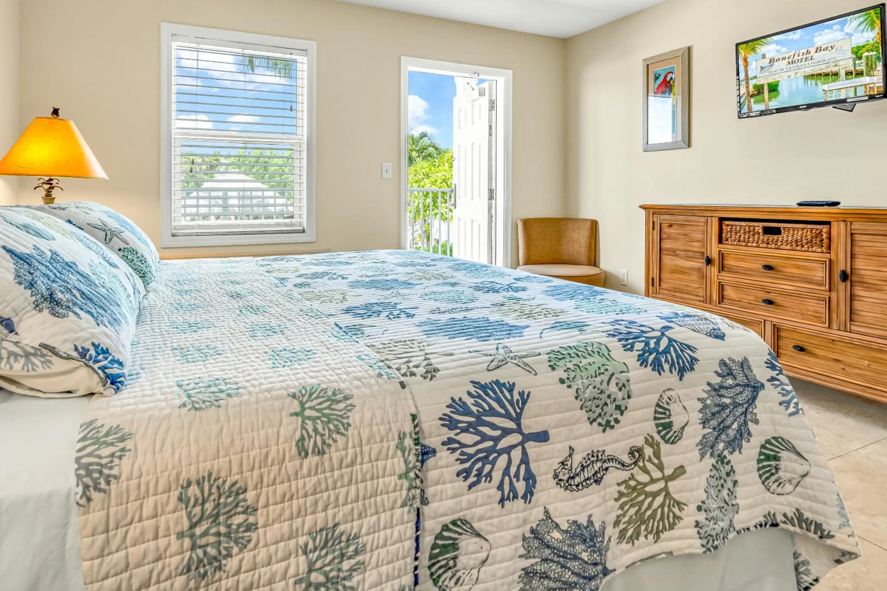 Bedroom, Bed in Bonefish Bay Motel
