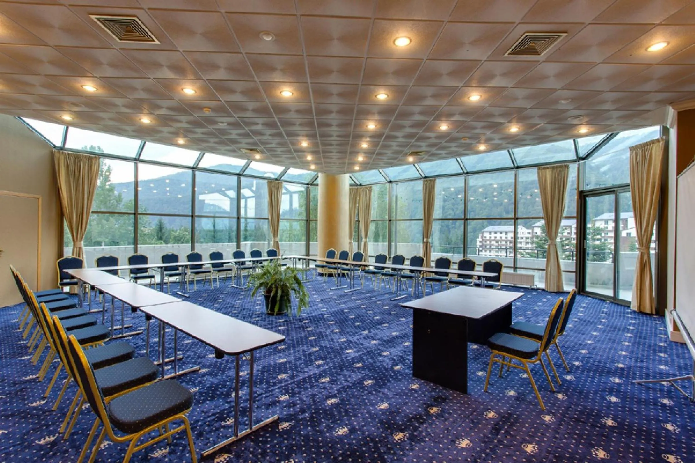 Business facilities in Hotel Mara