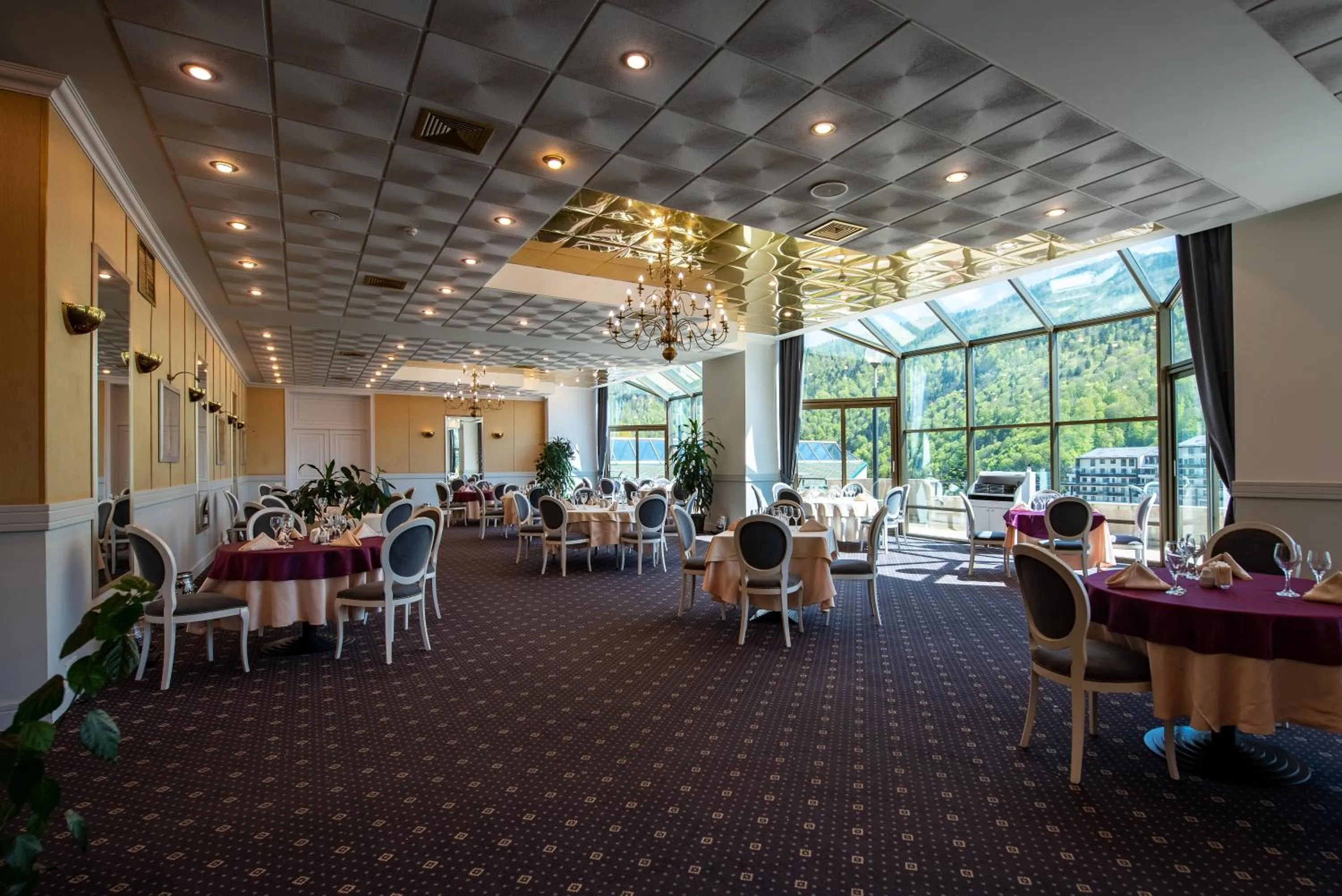 Restaurant/places to eat in Hotel Mara
