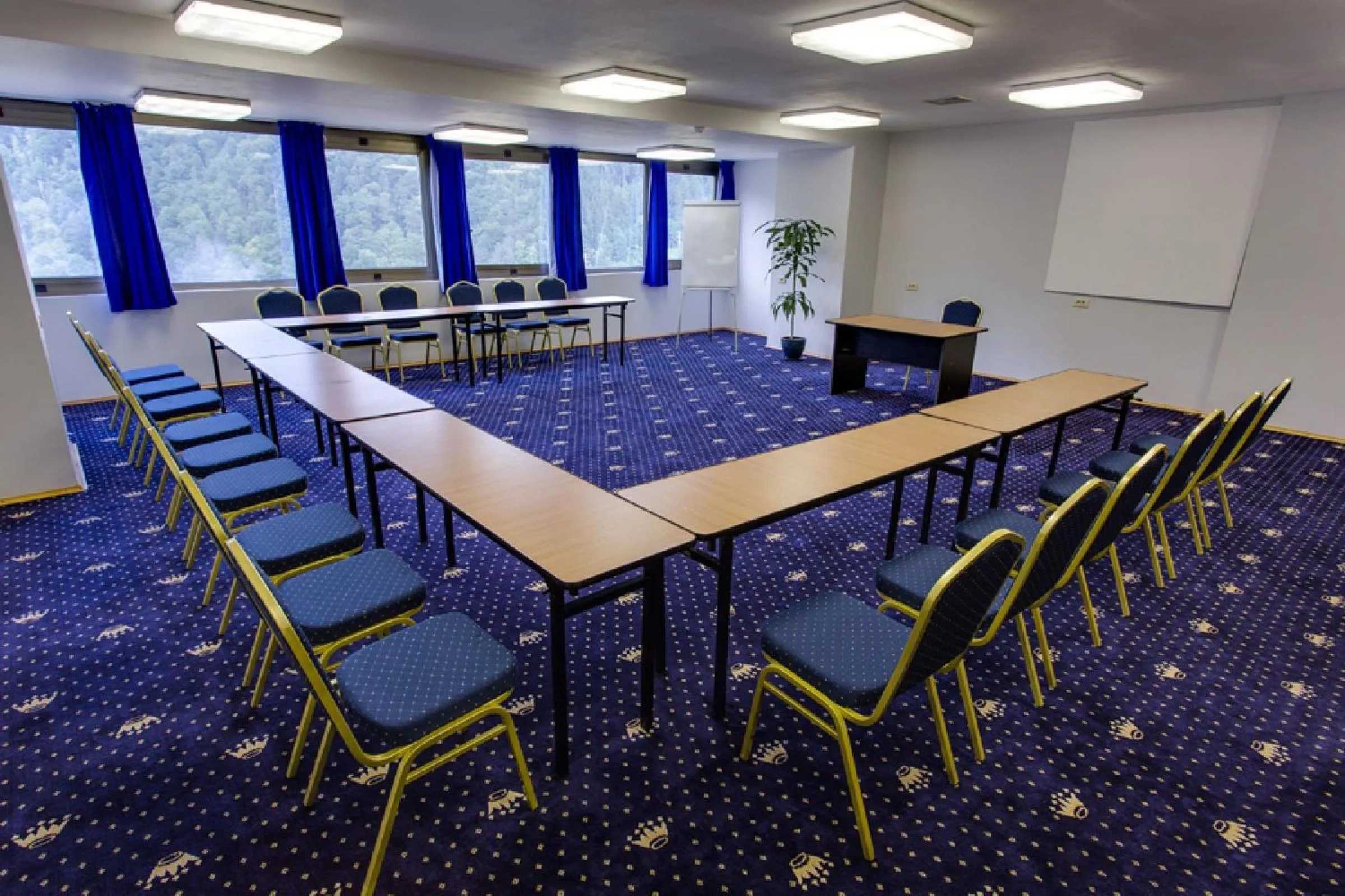 Business facilities in Hotel Mara