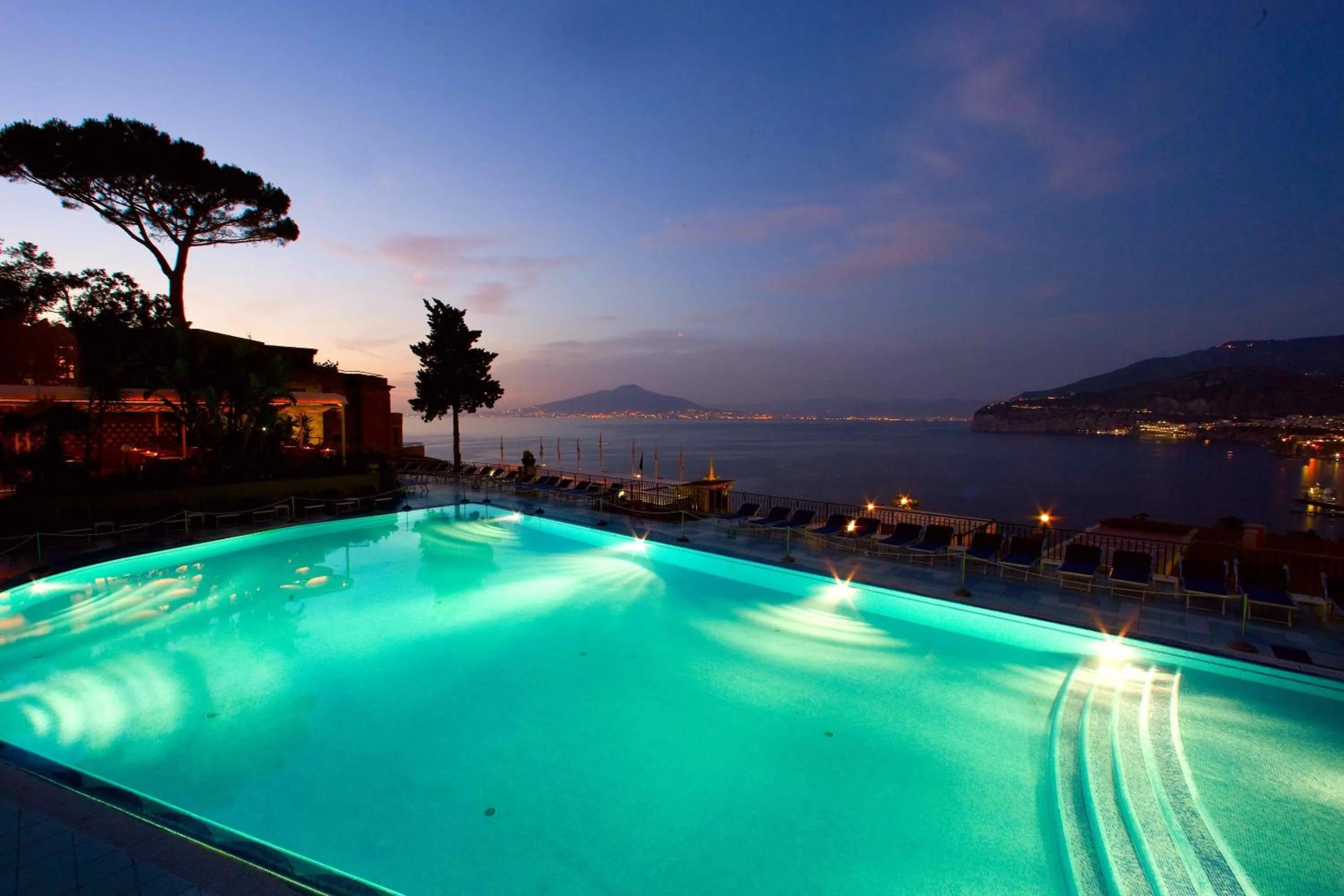 Swimming pool in Hotel Bristol