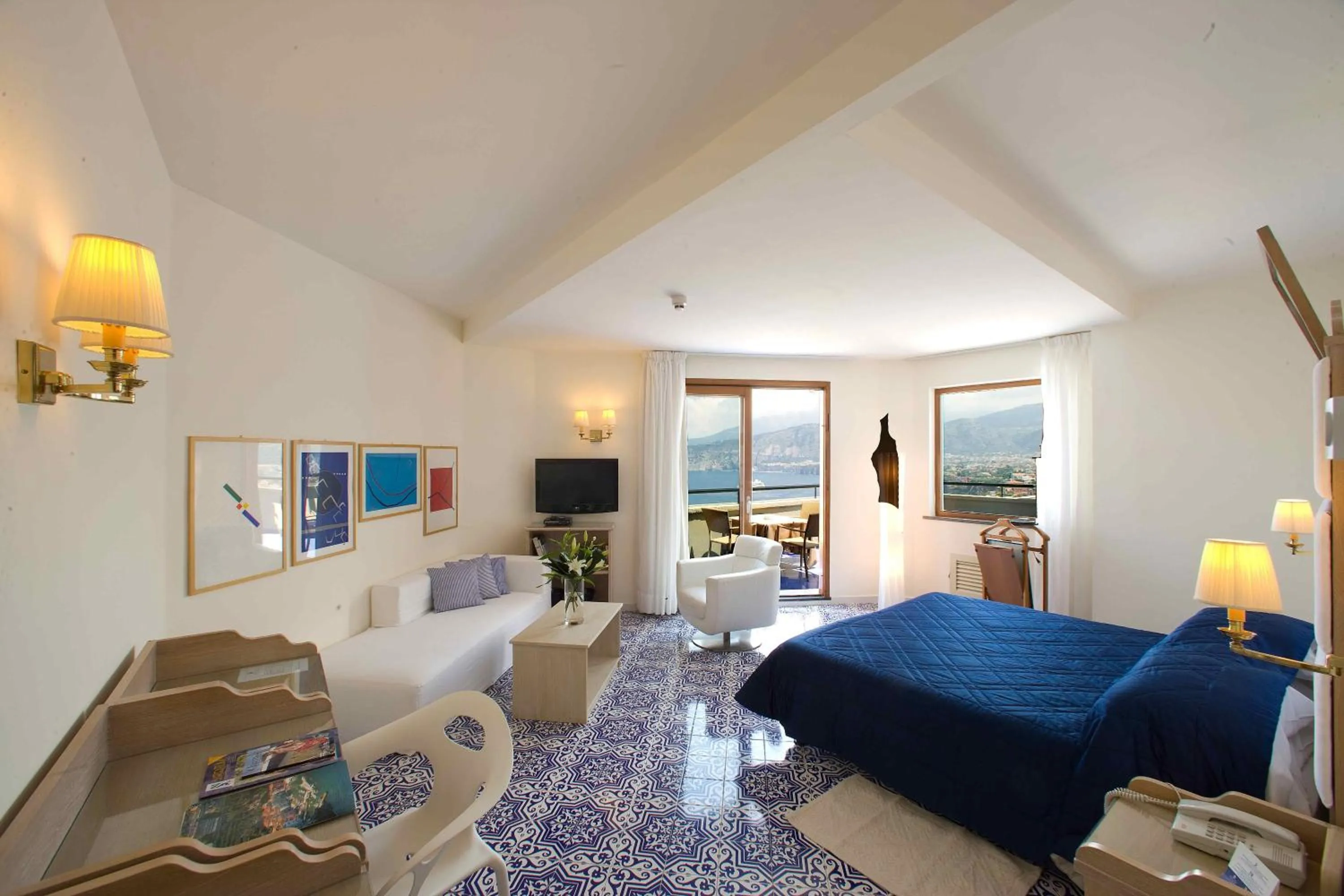 Photo of the whole room, Bed in Hotel Bristol