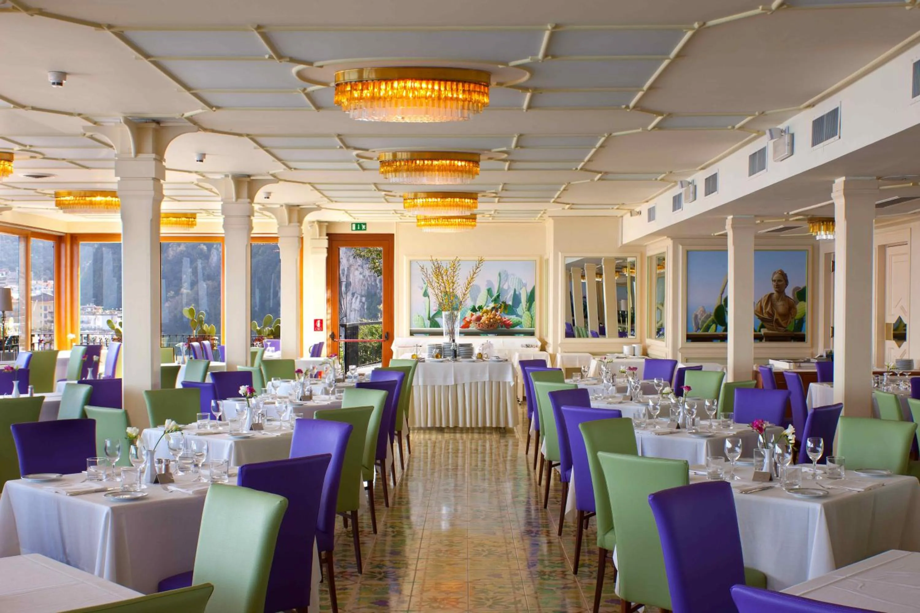 Restaurant/places to eat in Hotel Bristol