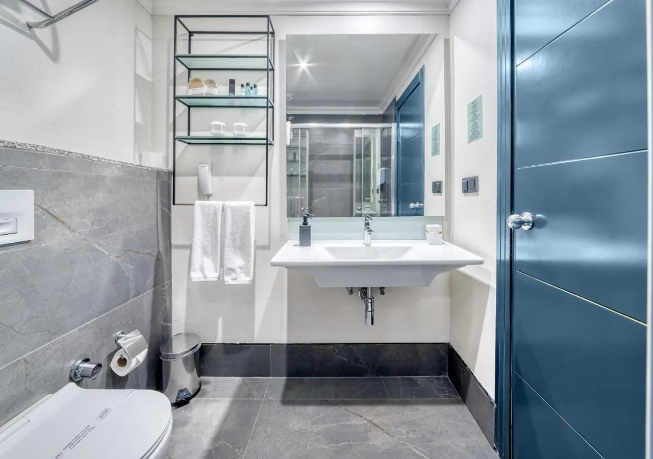 Bathroom in Numa Port Hotel