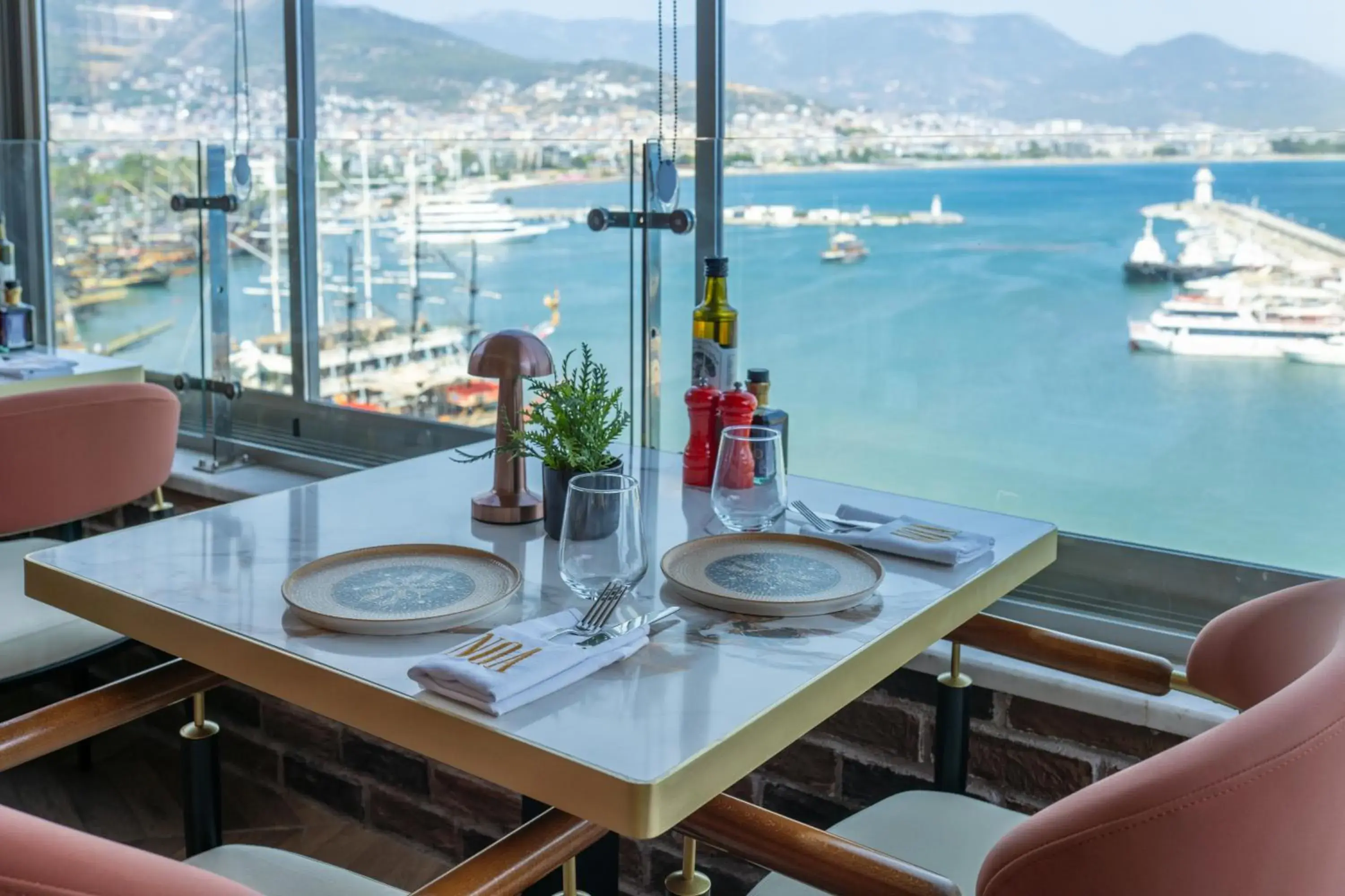 Restaurant/places to eat in Numa Port Hotel Restaurant/places to eat in Numa Port Hotel