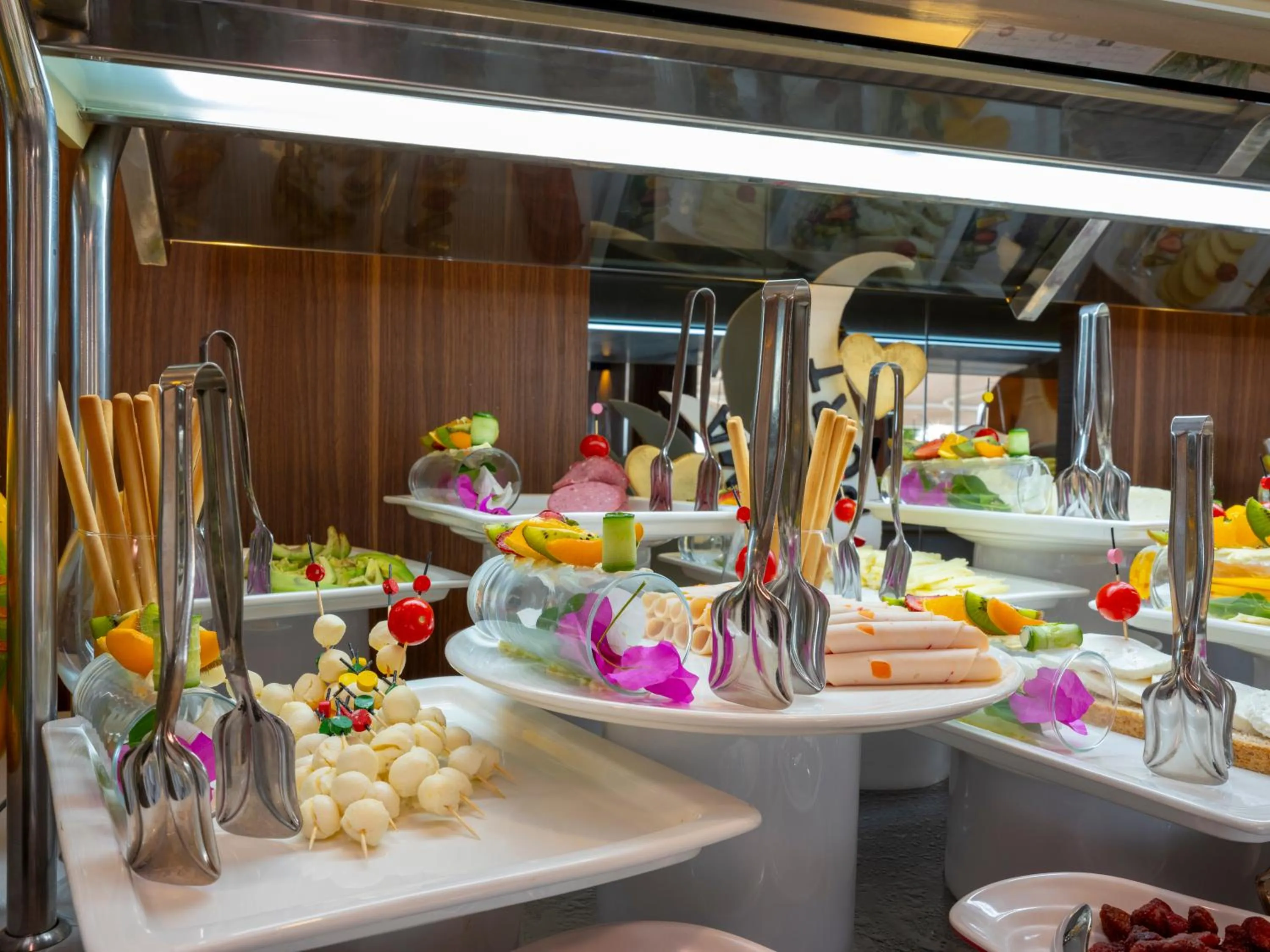 Breakfast in Numa Port Hotel