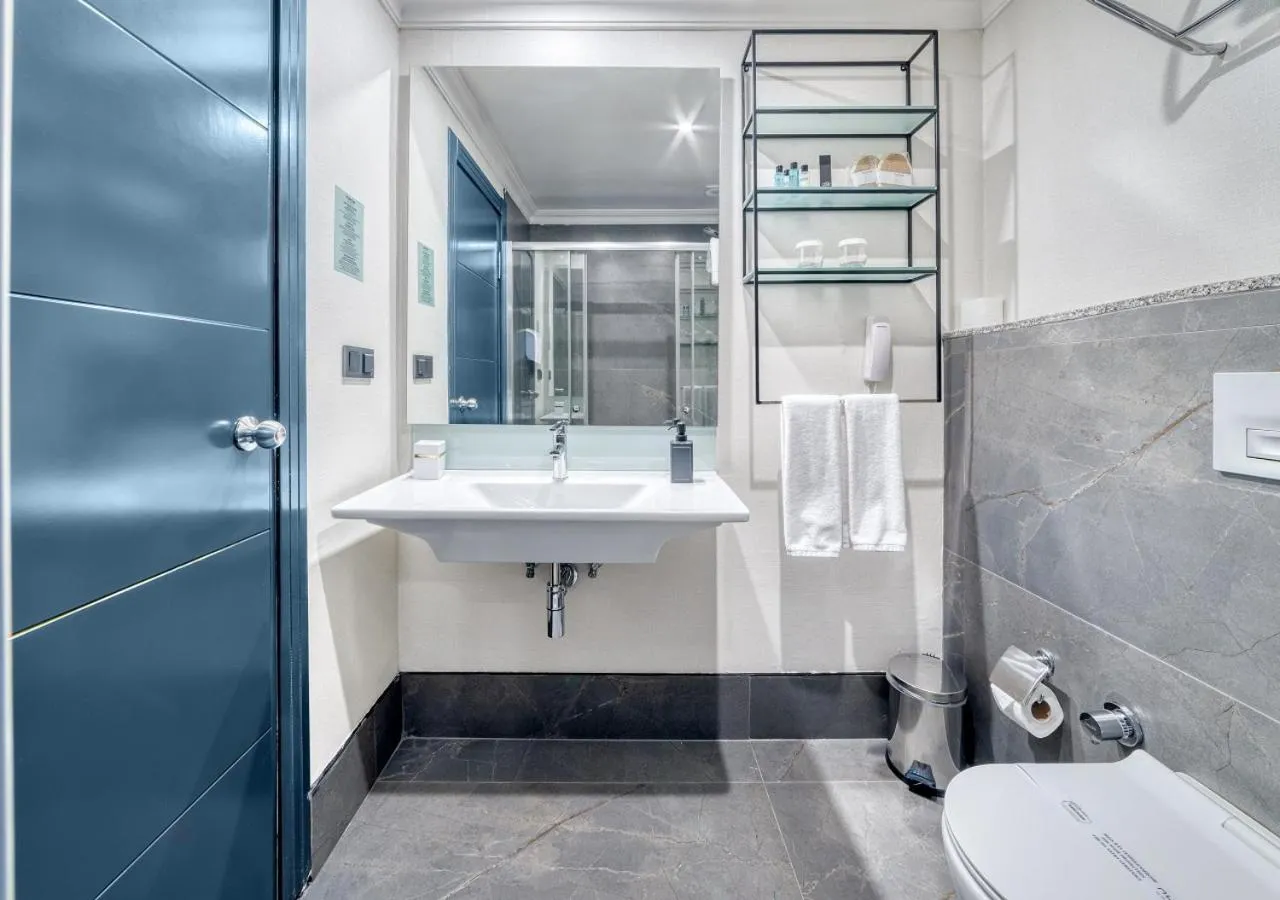 Bathroom in Numa Port Hotel