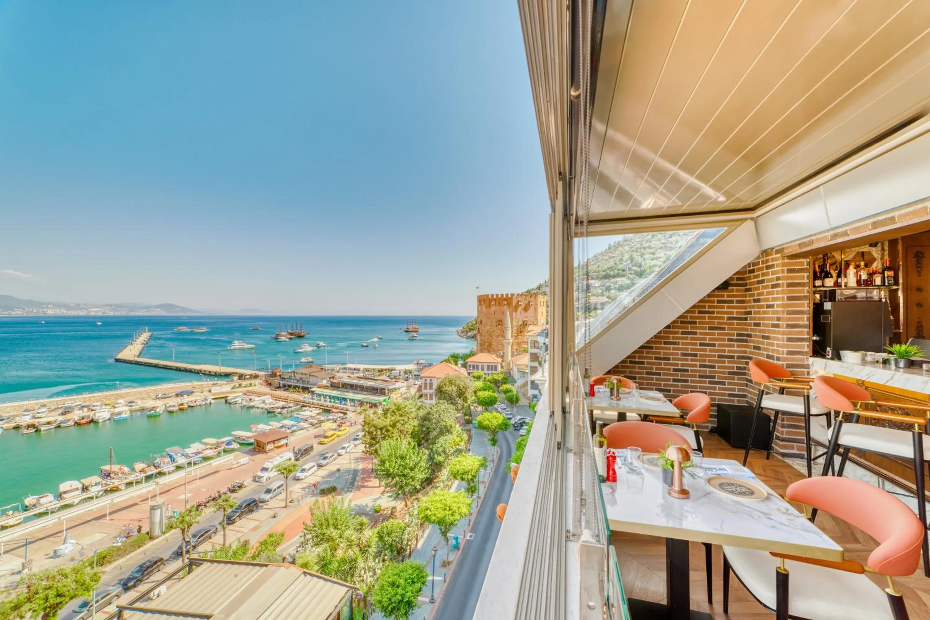 Restaurant/places to eat in Numa Port Hotel