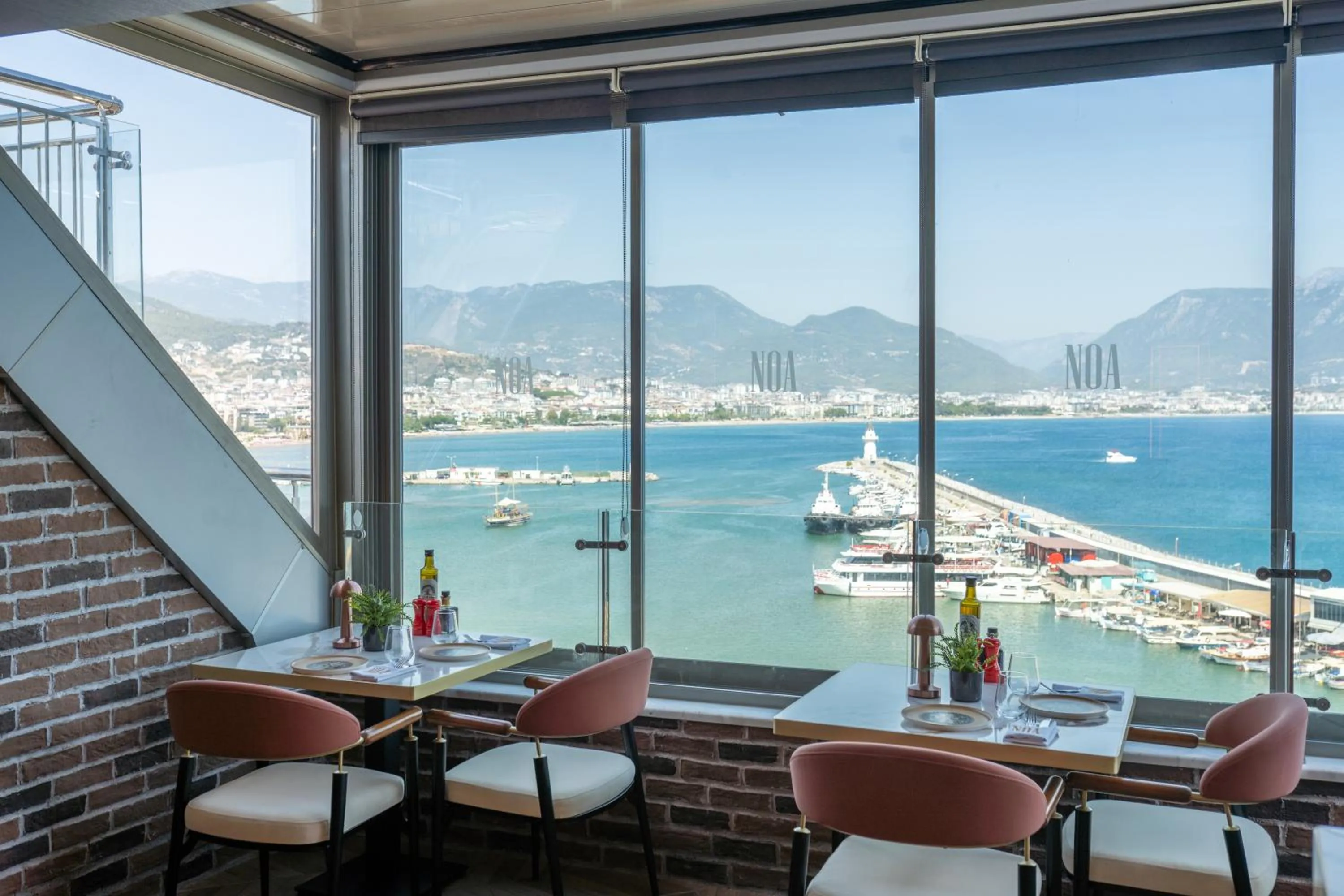 Restaurant/places to eat in Numa Port Hotel