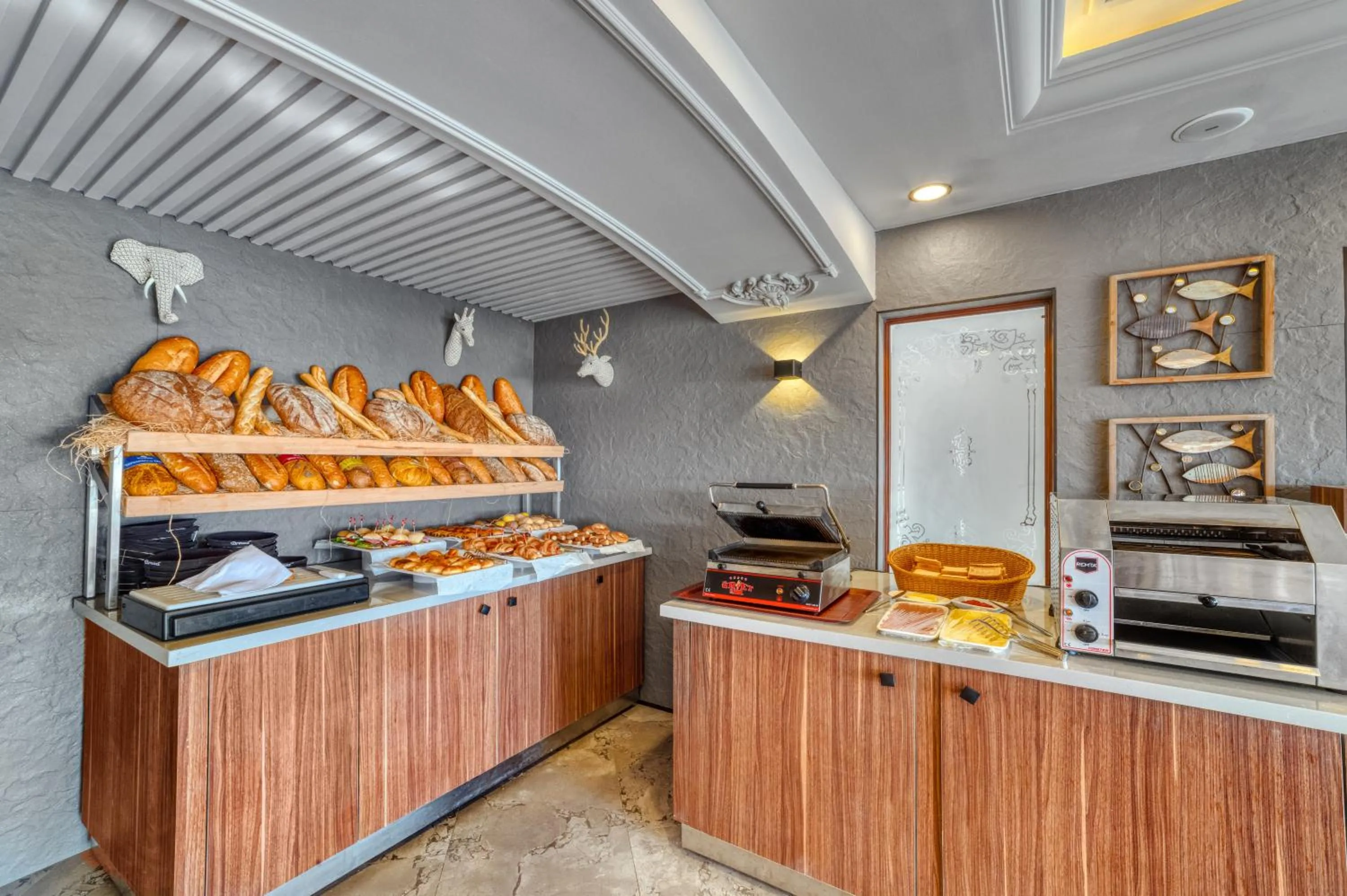 Restaurant/places to eat in Numa Port Hotel