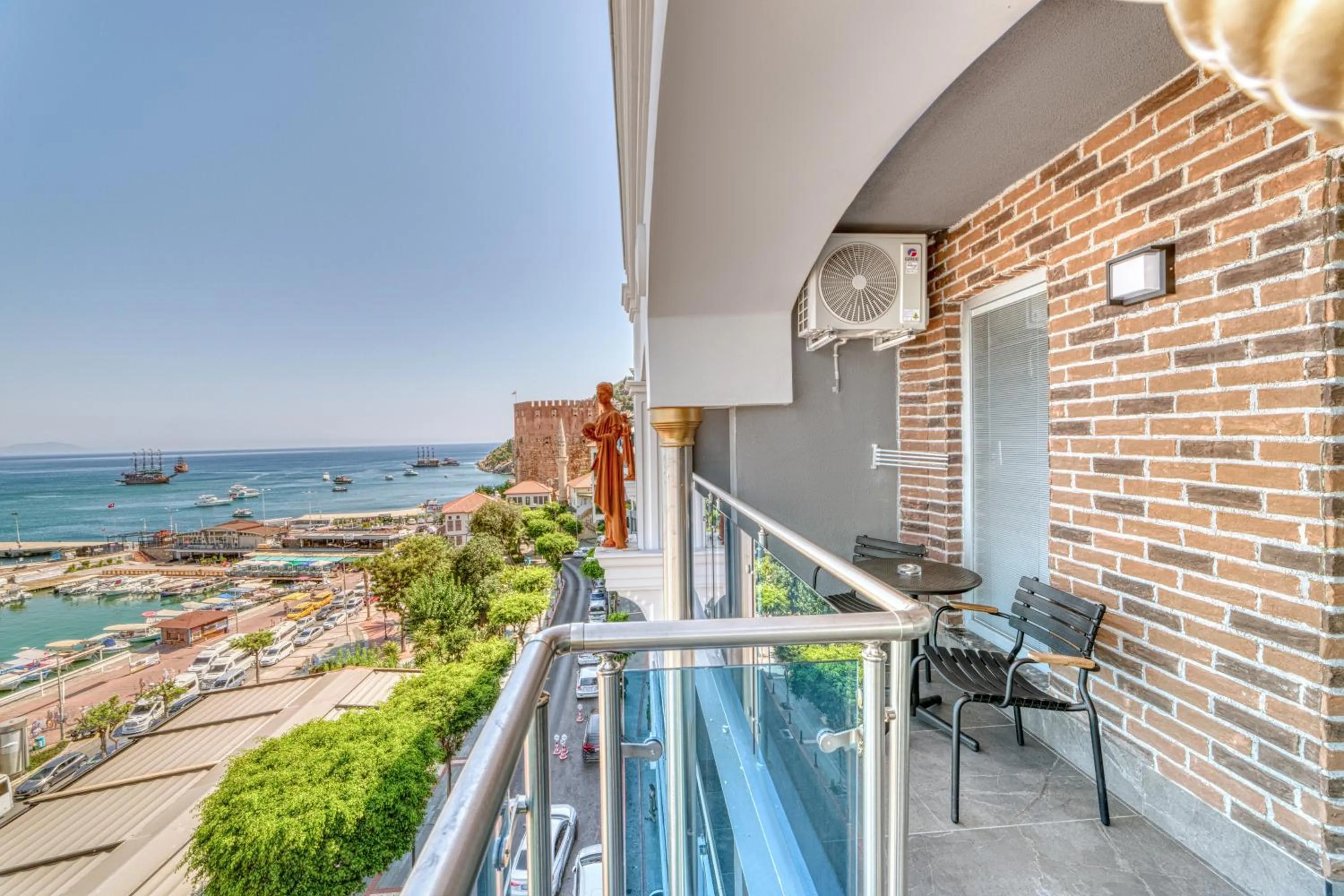 Balcony/Terrace in Numa Port Hotel